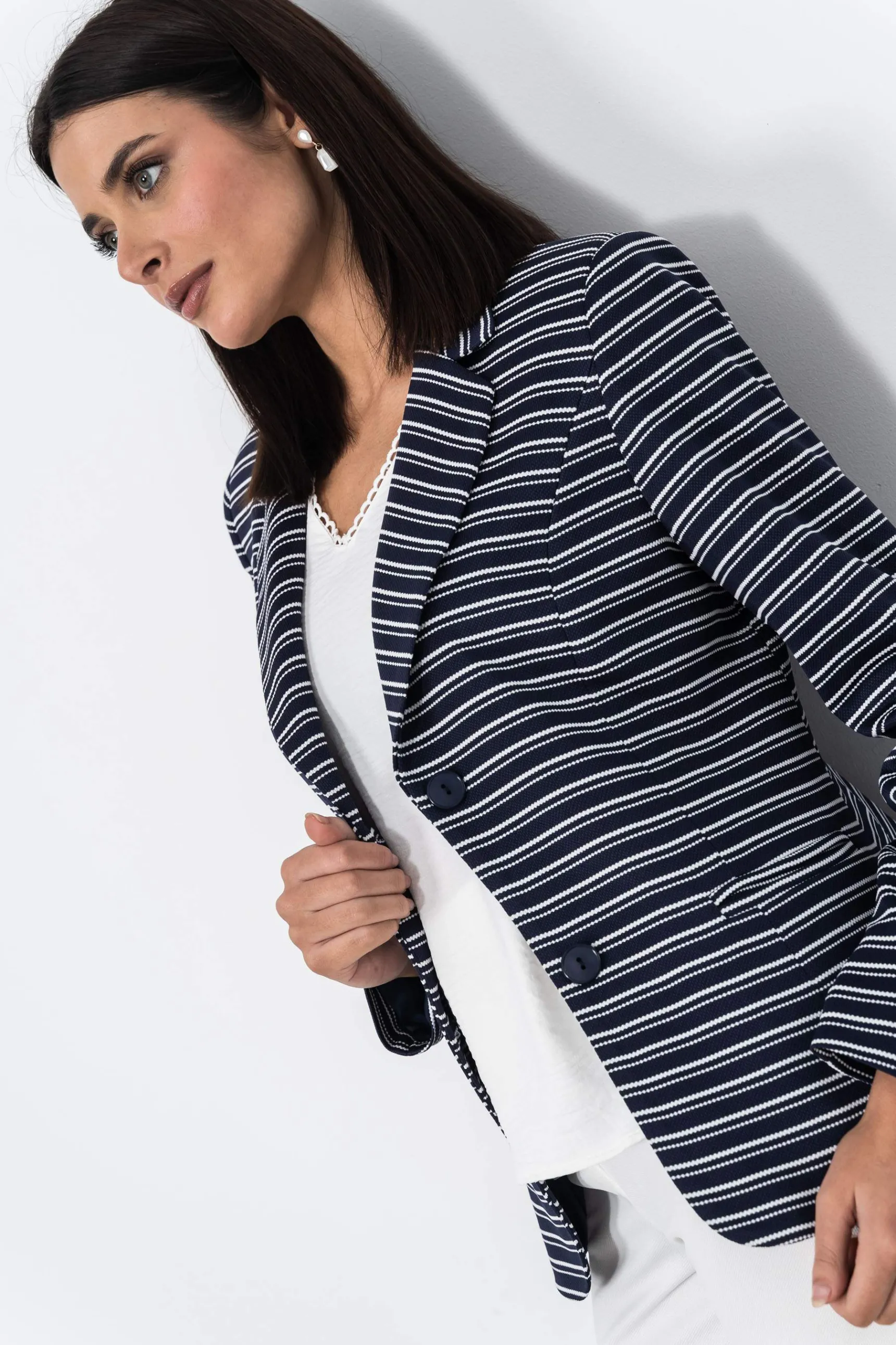 americana_rayas_jacquard__2-1.webp Precchio Chaquetas<AMERICANA RAYAS JACQUARD MARINO