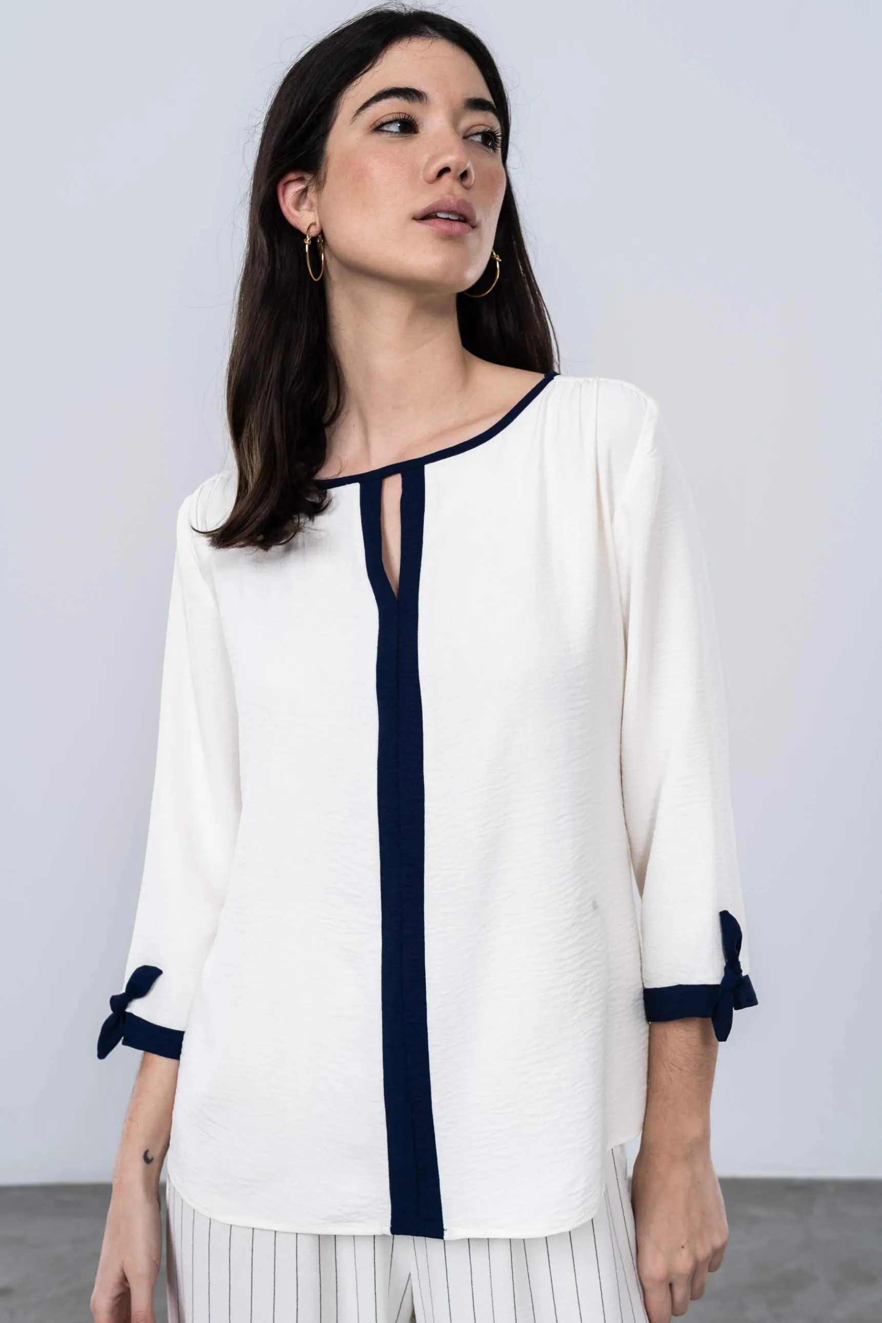 blusa_cenefa_contraste_ma_6.webp Precchio Blusas Y Camisas<BLUSA CENEFA CONTRASTE MARINO