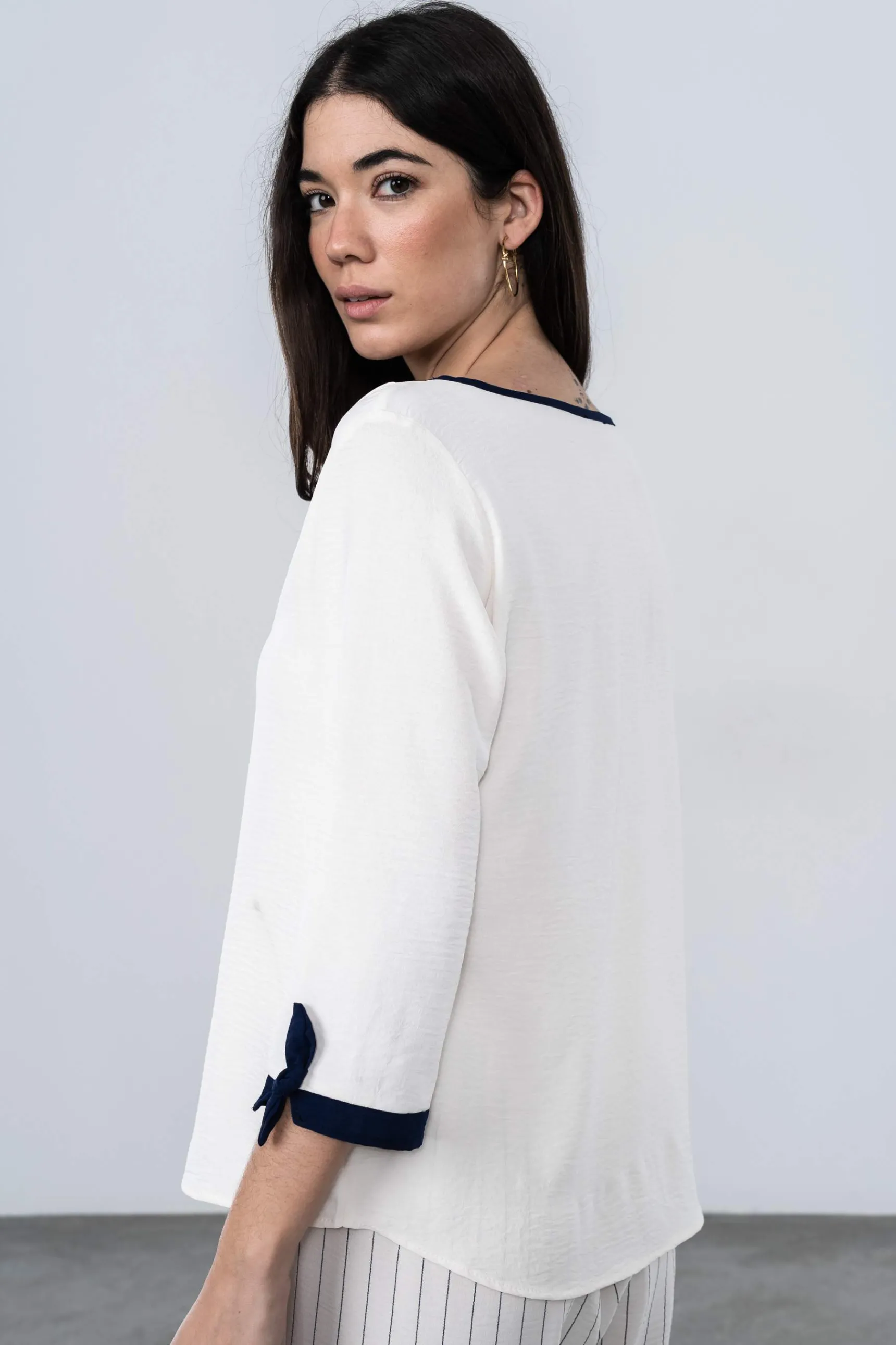 blusa_cenefa_contraste_ma_7.webp Precchio Blusas Y Camisas<BLUSA CENEFA CONTRASTE MARINO