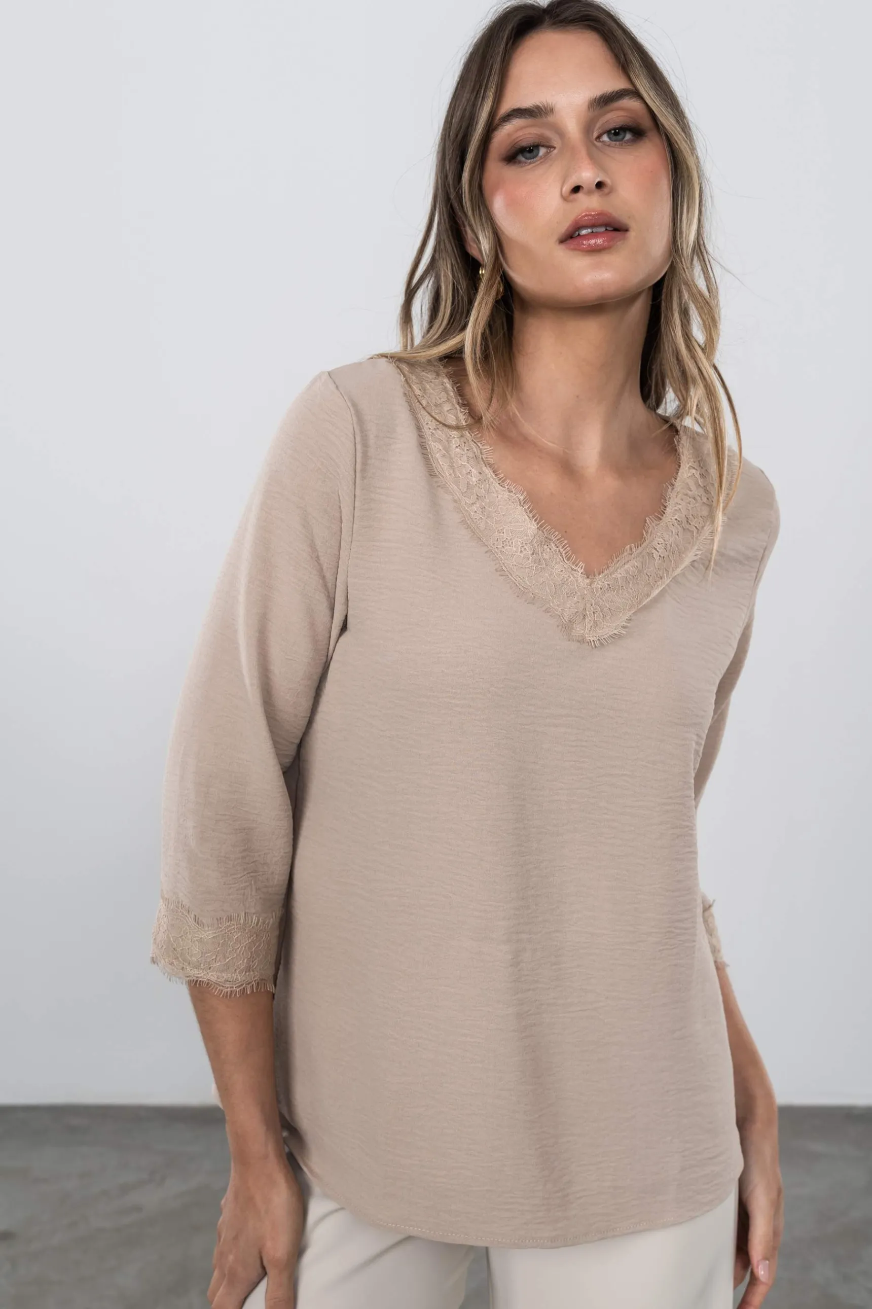 Precchio Blusas Y Camisas<BLUSA ENCAJE MANGA FRANCESA ARENA