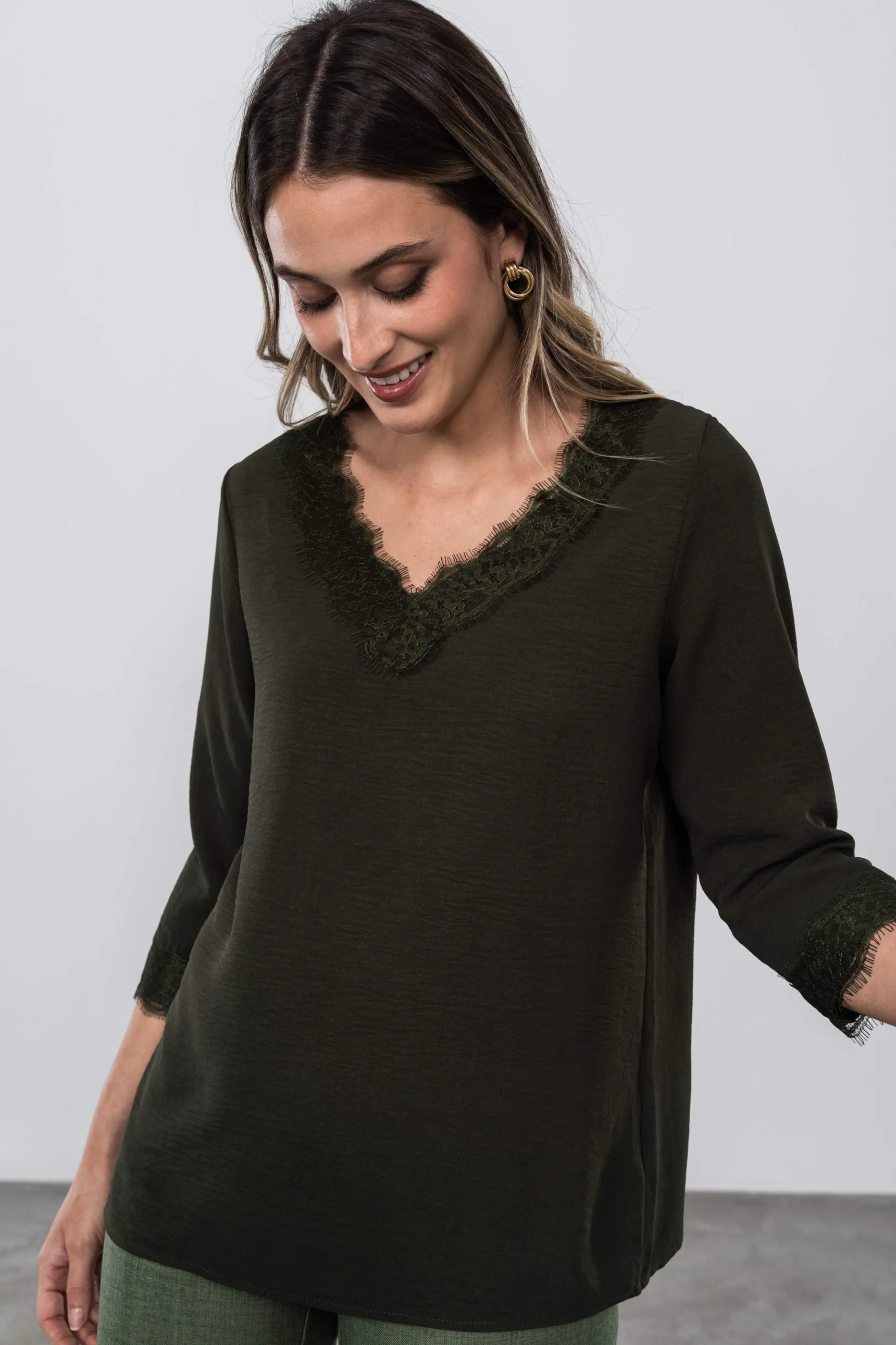 blusa_encaje_manga_france_4-4.webp Precchio Blusas Y Camisas<BLUSA ENCAJE MANGA FRANCESA