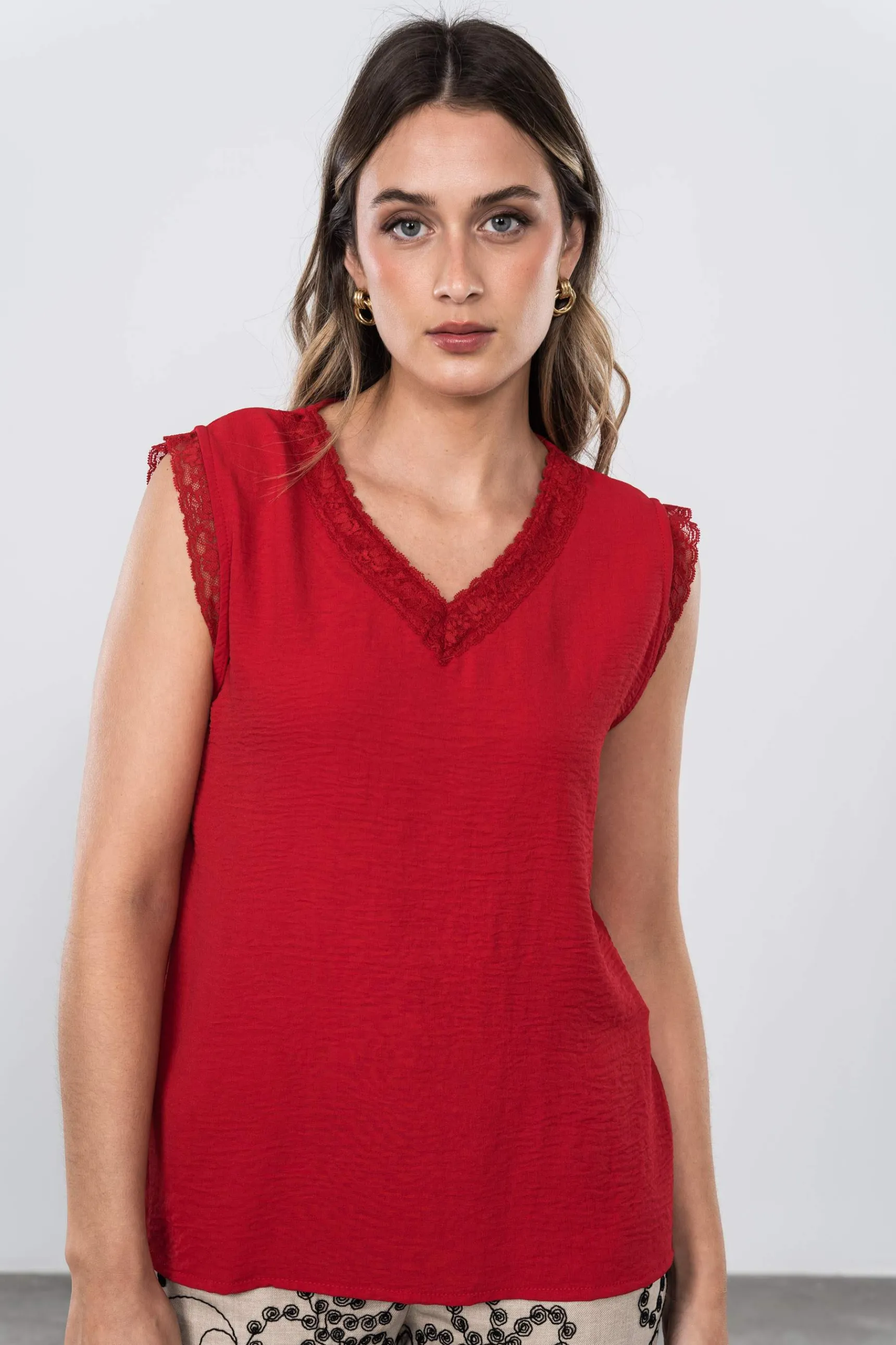 blusa_encaje_manga_sisa_r_4.webp Precchio Blusas Y Camisas<BLUSA ENCAJE MANGA SISA ROJO