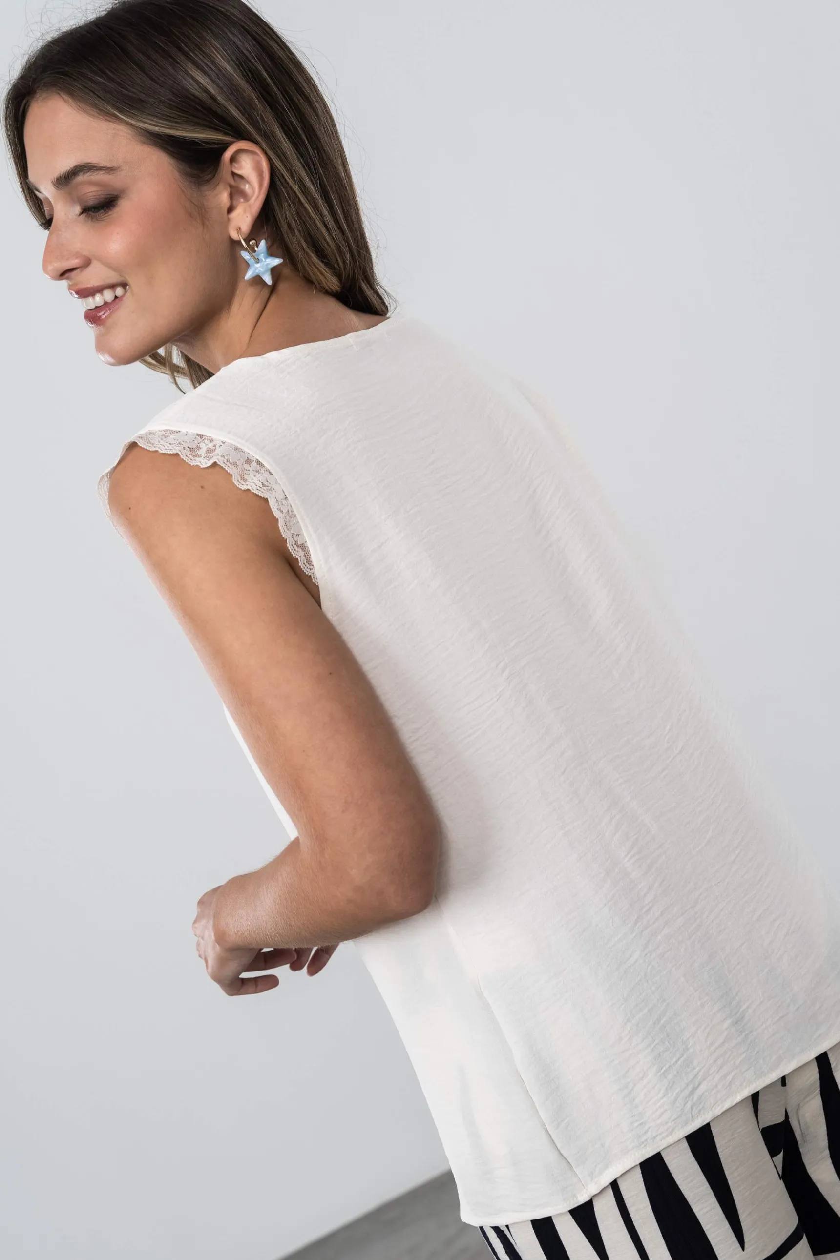 blusa_encaje_msisa_crudo_7.webp Precchio Blusas Y Camisas<BLUSA ENCAJE M/SISA CRUDO