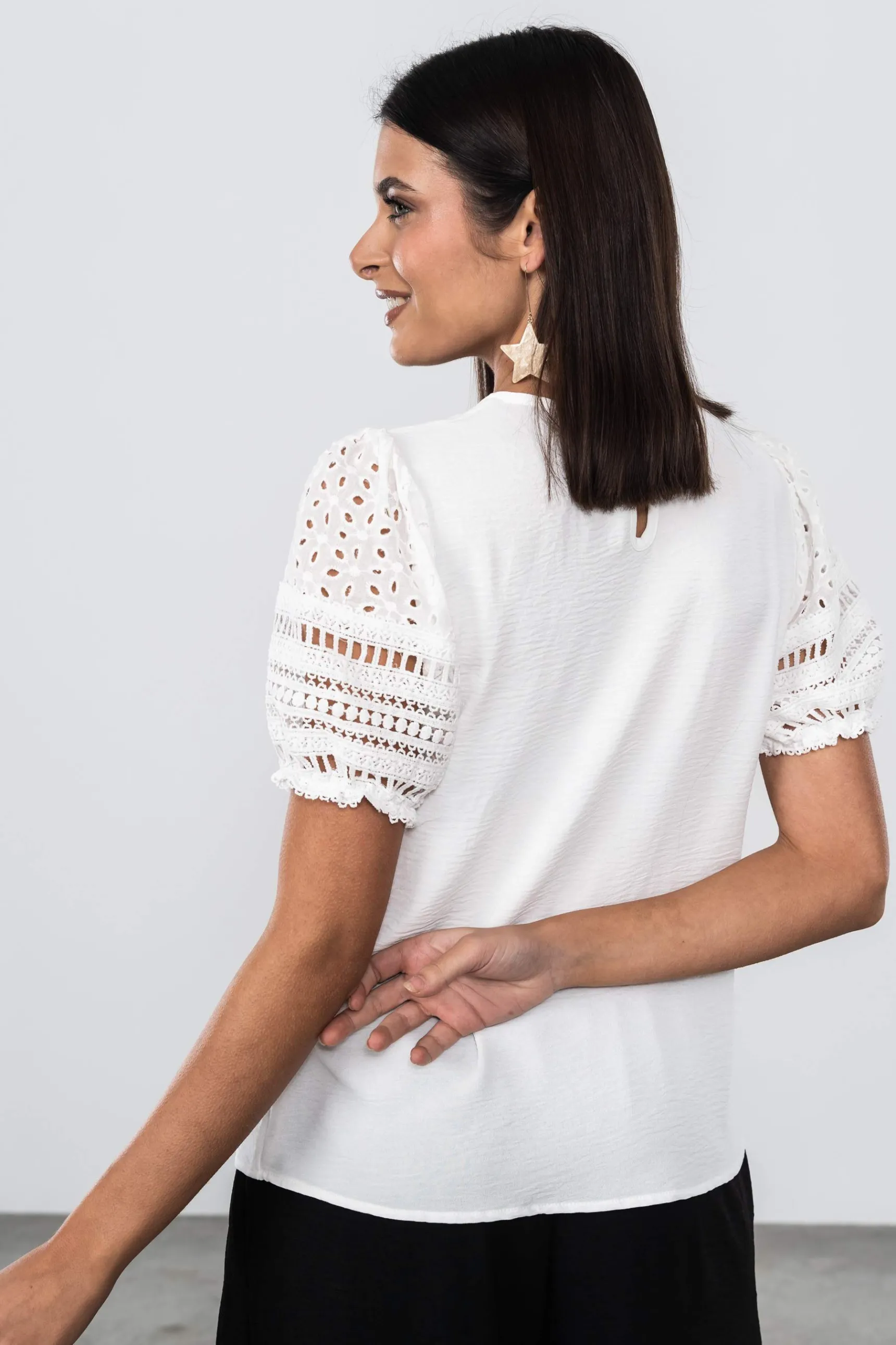 blusa_mangas_puntillas_7.webp Precchio Blusas Y Camisas<BLUSA MANGAS PUNTILLAS