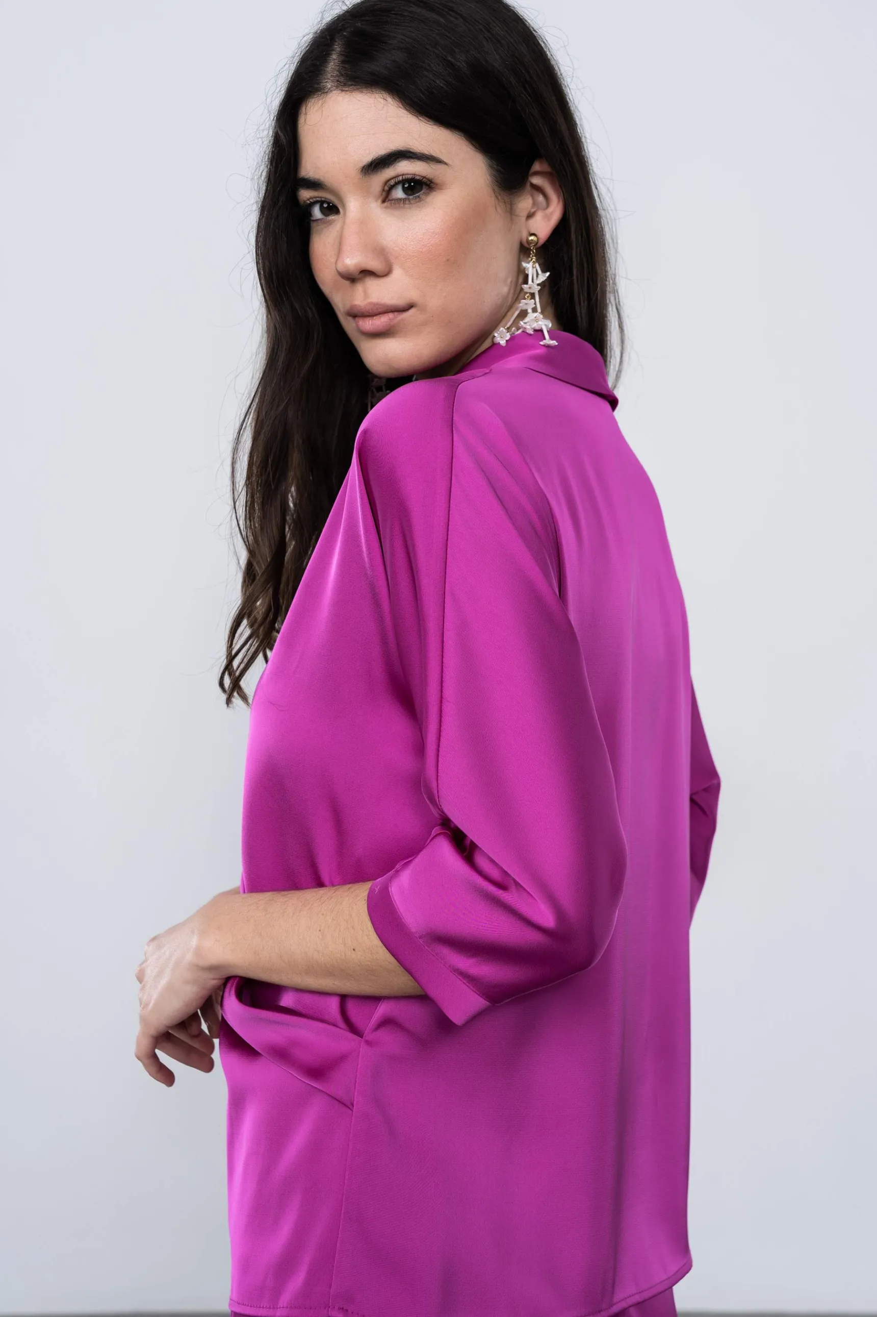 blusa_satinada_smoking_bu_11.webp Precchio Blusas Y Camisas<BLUSA SATINADA SMOKING BUGANVILLA
