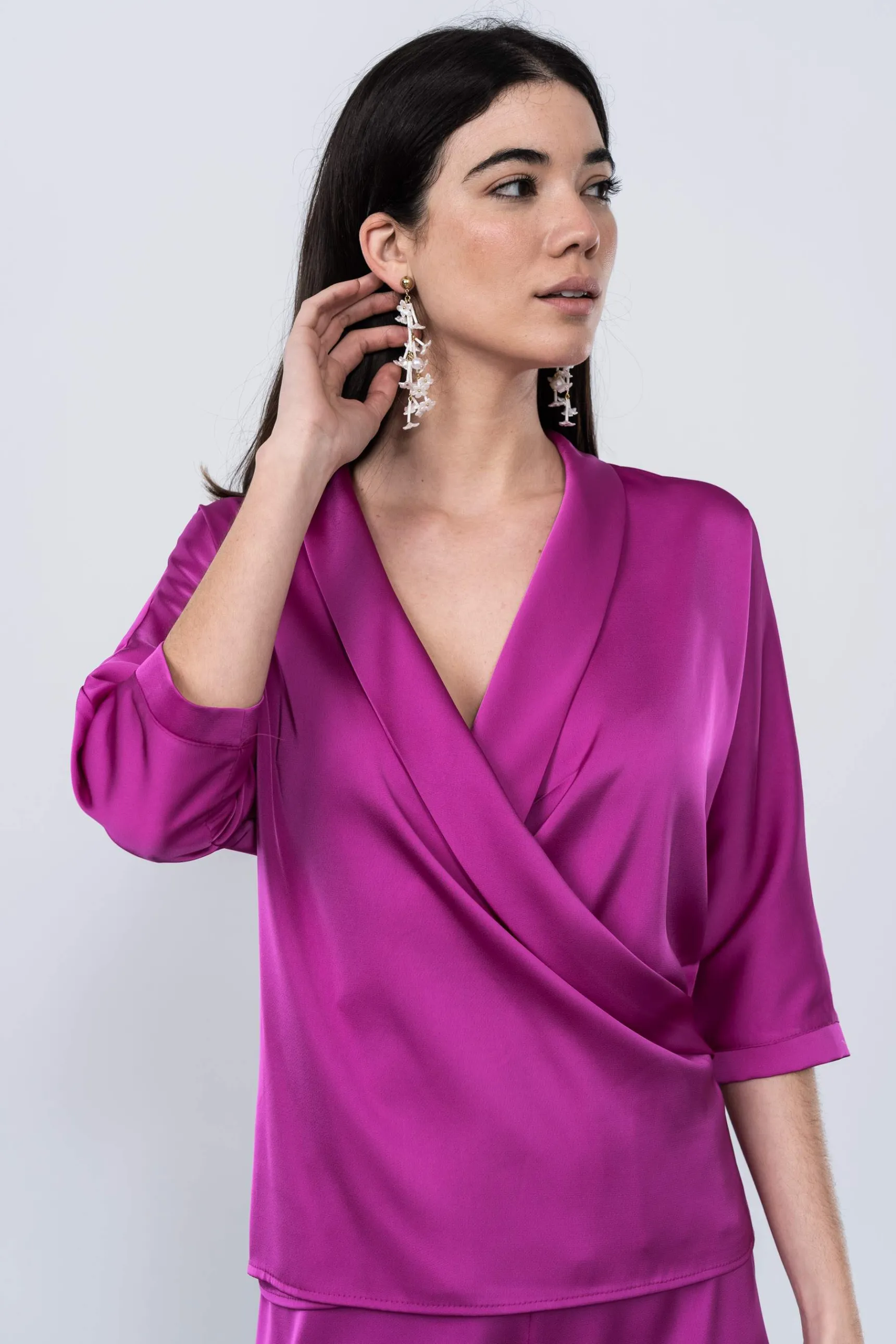 blusa_satinada_smoking_bu_4.webp Precchio Blusas Y Camisas<BLUSA SATINADA SMOKING BUGANVILLA