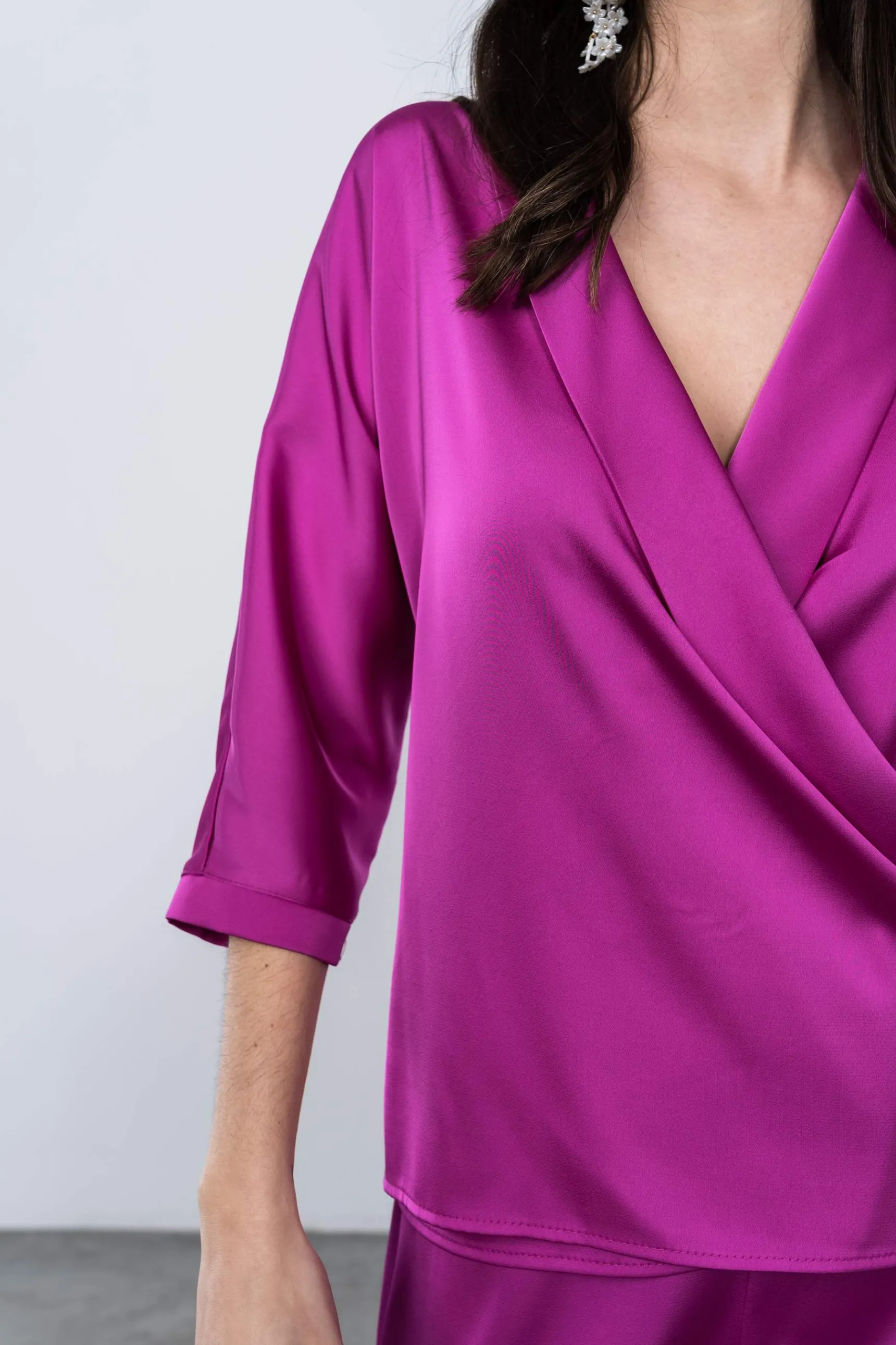 blusa_satinada_smoking_bu_5.webp Precchio Blusas Y Camisas<BLUSA SATINADA SMOKING BUGANVILLA