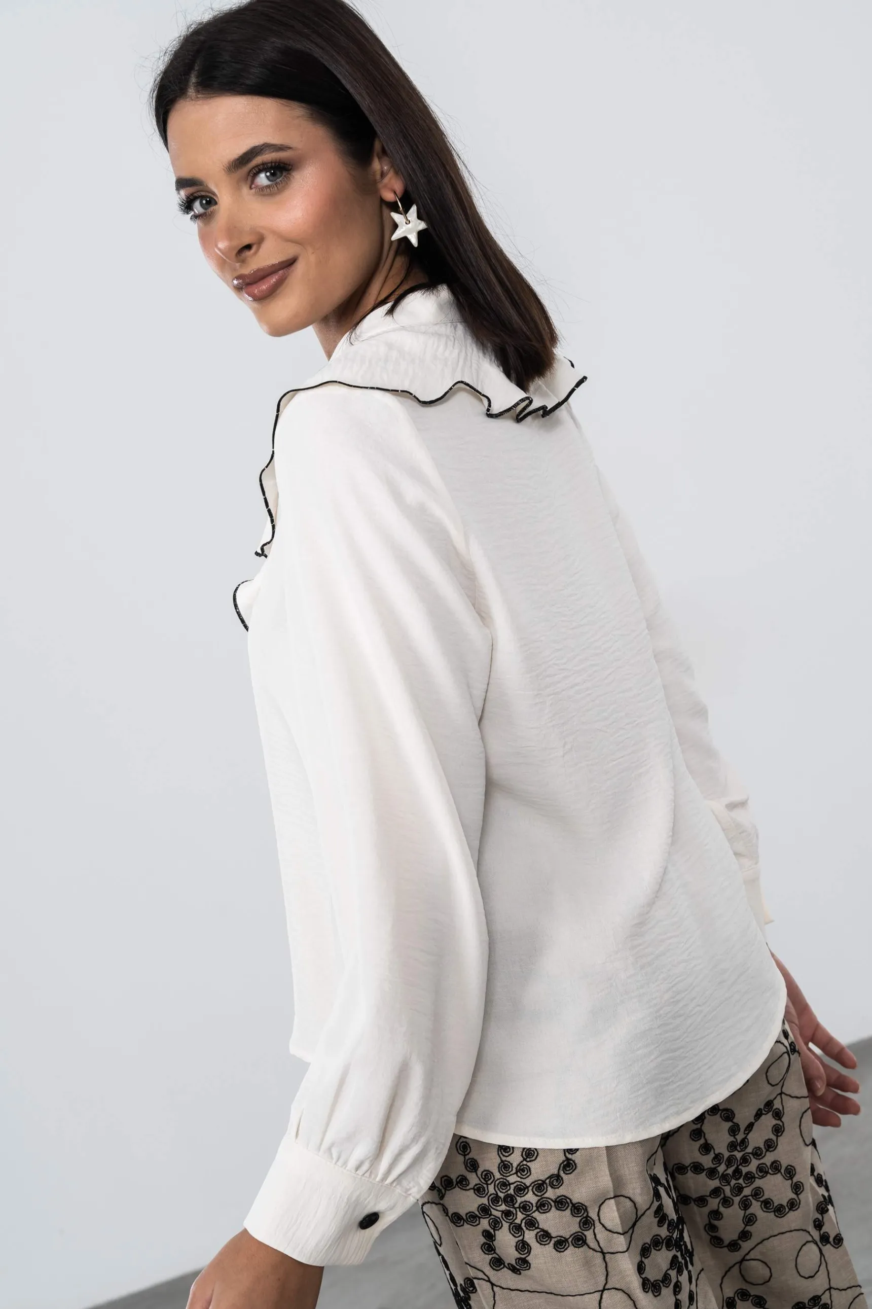 blusa_volante_contraste_7.webp Precchio Blusas Y Camisas<BLUSA VOLANTE CONTRASTE
