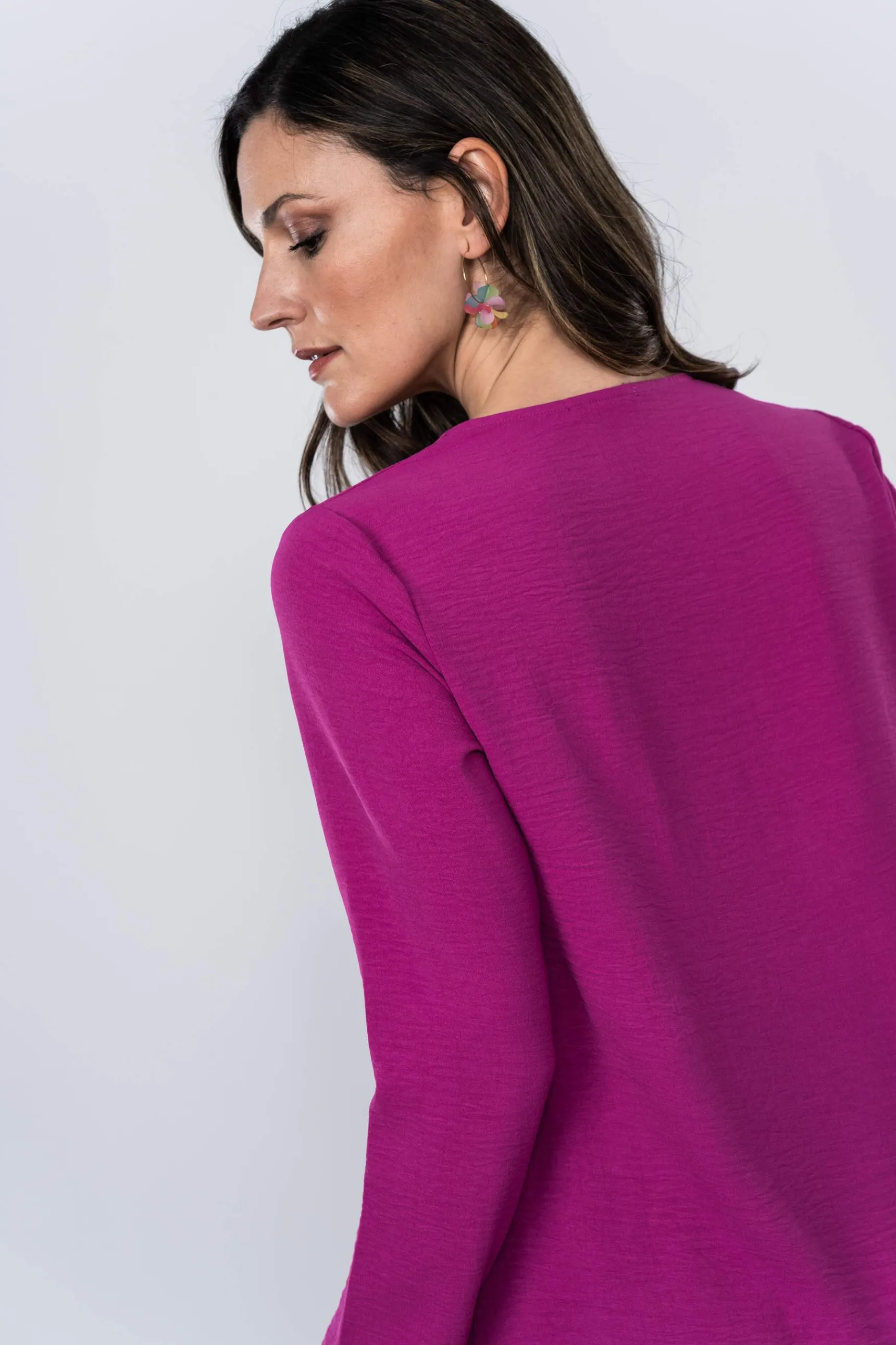 blusn_detalle_buganvilla_3.webp Precchio Blusas Y Camisas<BLUSÓN DETALLE BUGANVILLA
