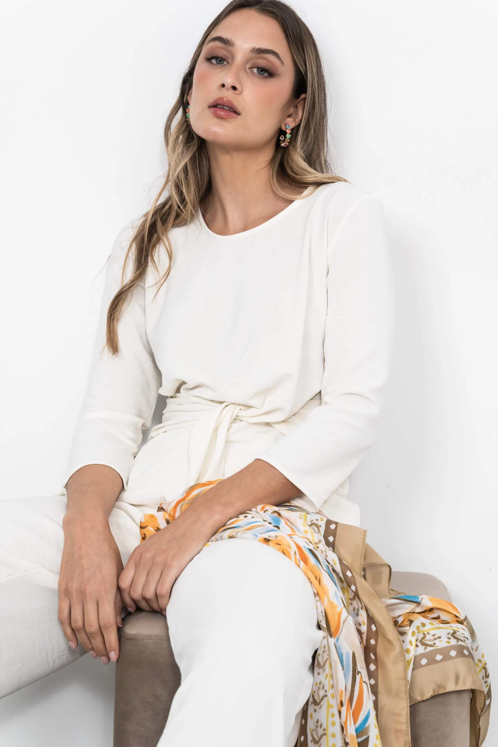 blusn_recogido_lateral_ma_2.webp Precchio Blusas Y Camisas<BLUSÓN RECOGIDO LATERAL MARFIL