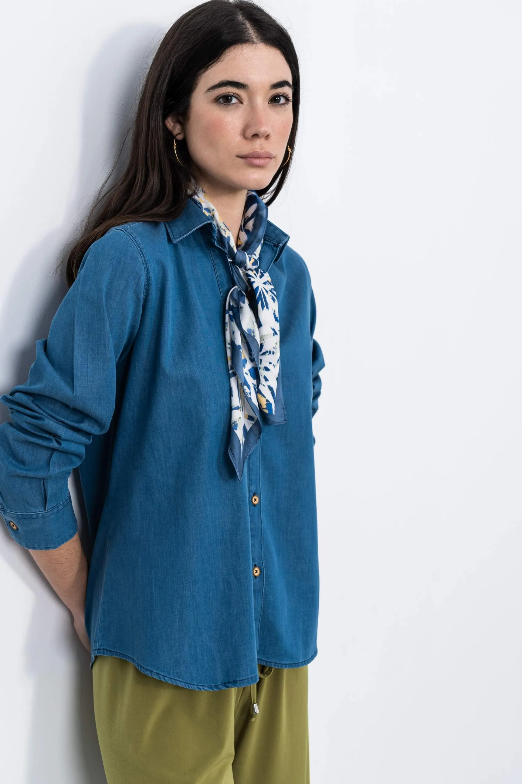 camisa_vaquera_bsica_4.webp Precchio Blusas Y Camisas<CAMISA VAQUERA BÁSICA
