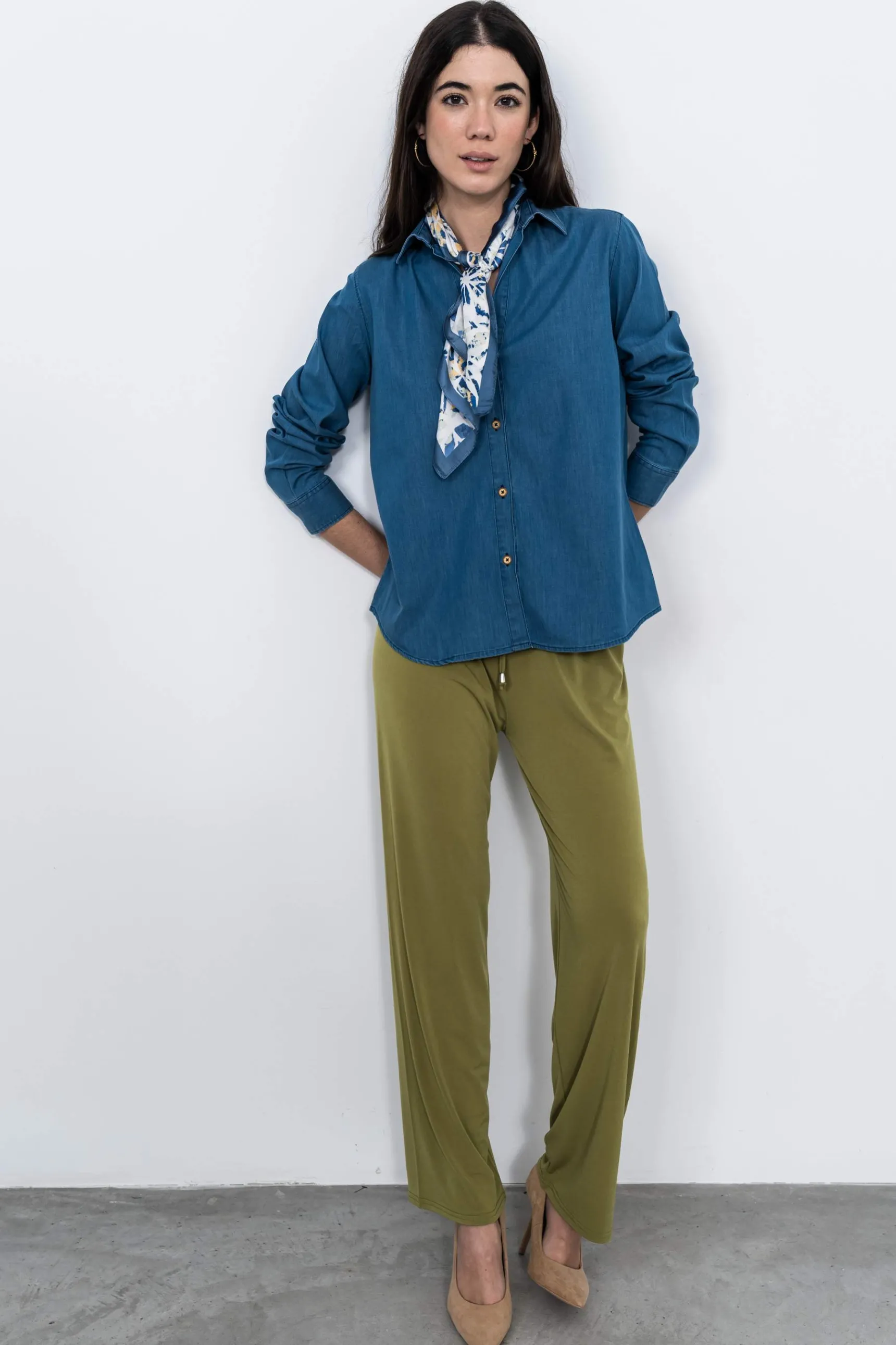 camisa_vaquera_bsica_6.webp Precchio Blusas Y Camisas<CAMISA VAQUERA BÁSICA