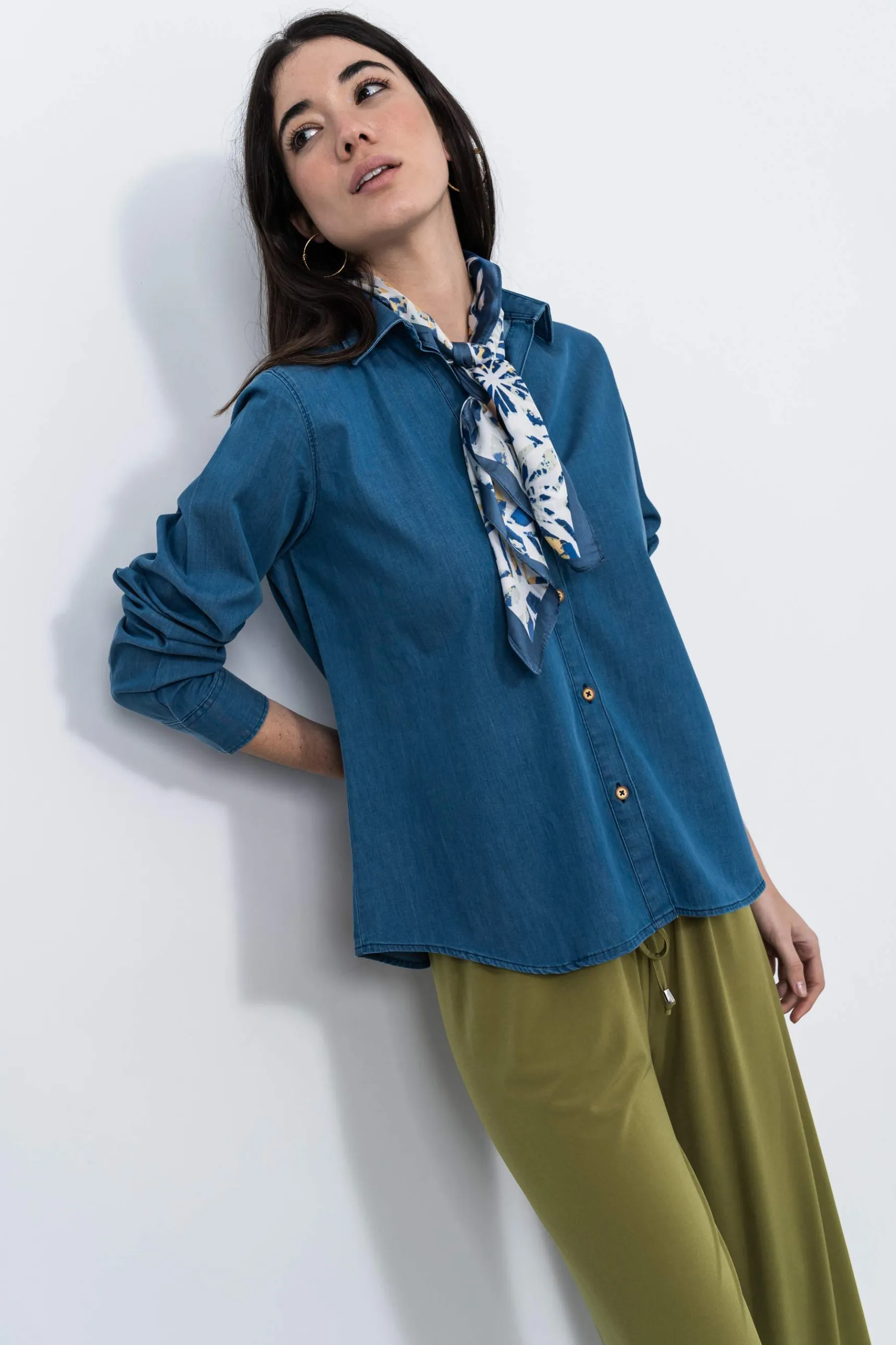 camisa_vaquera_bsica_7.webp Precchio Blusas Y Camisas<CAMISA VAQUERA BÁSICA