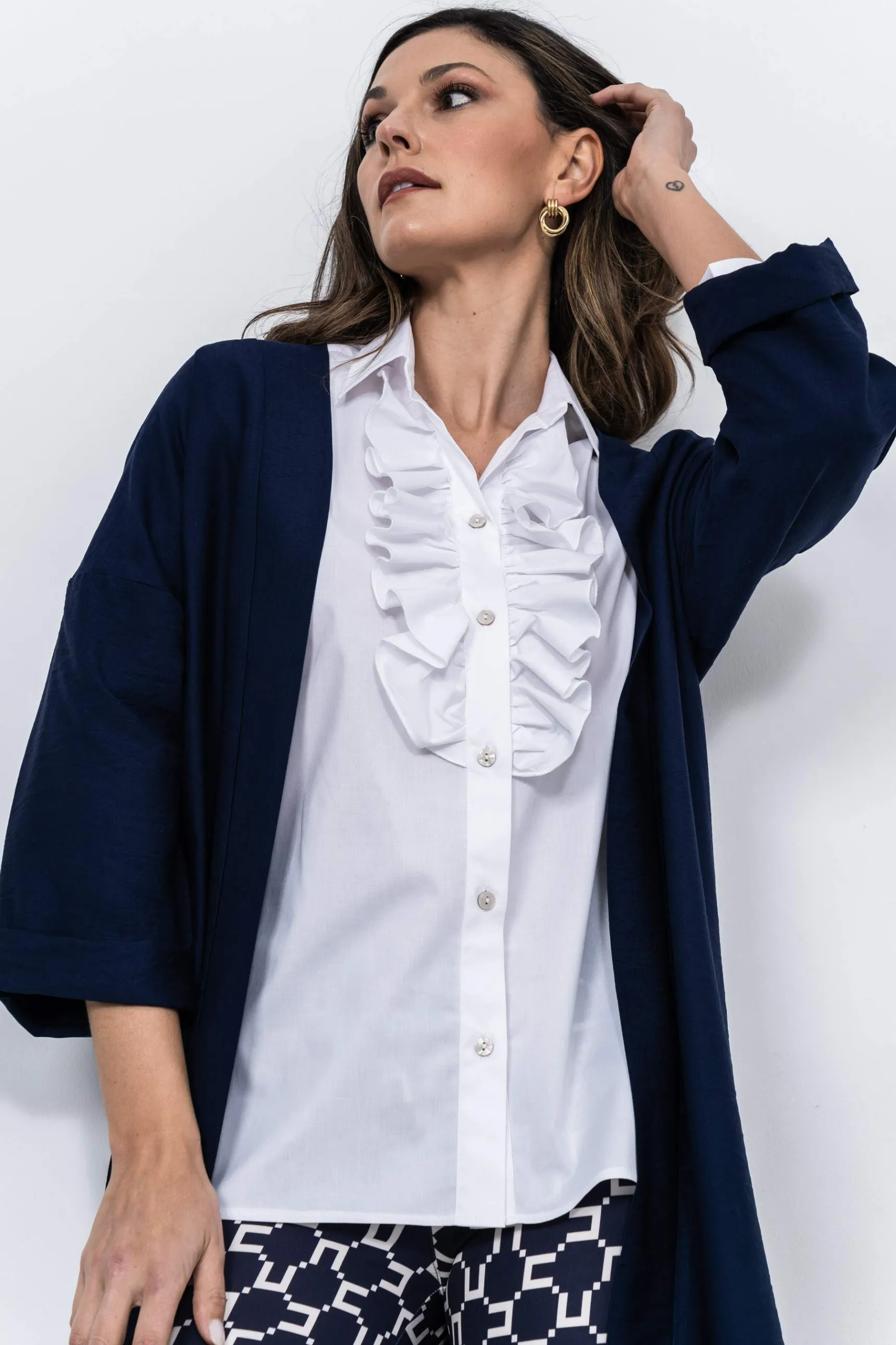 camisa_volante_pechera_4.webp Precchio Blusas Y Camisas<CAMISA VOLANTE PECHERA