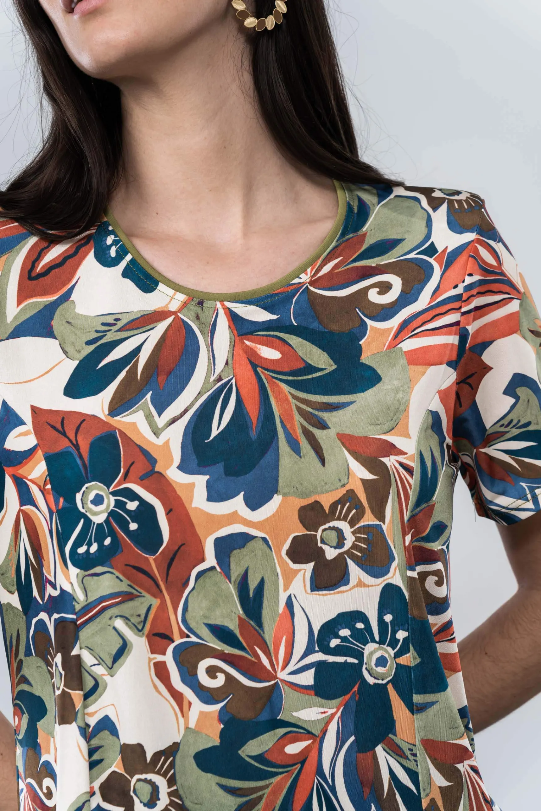 camiseta_floral_aberturas_2.webp Precchio Camisetas<CAMISETA FLORAL ABERTURAS