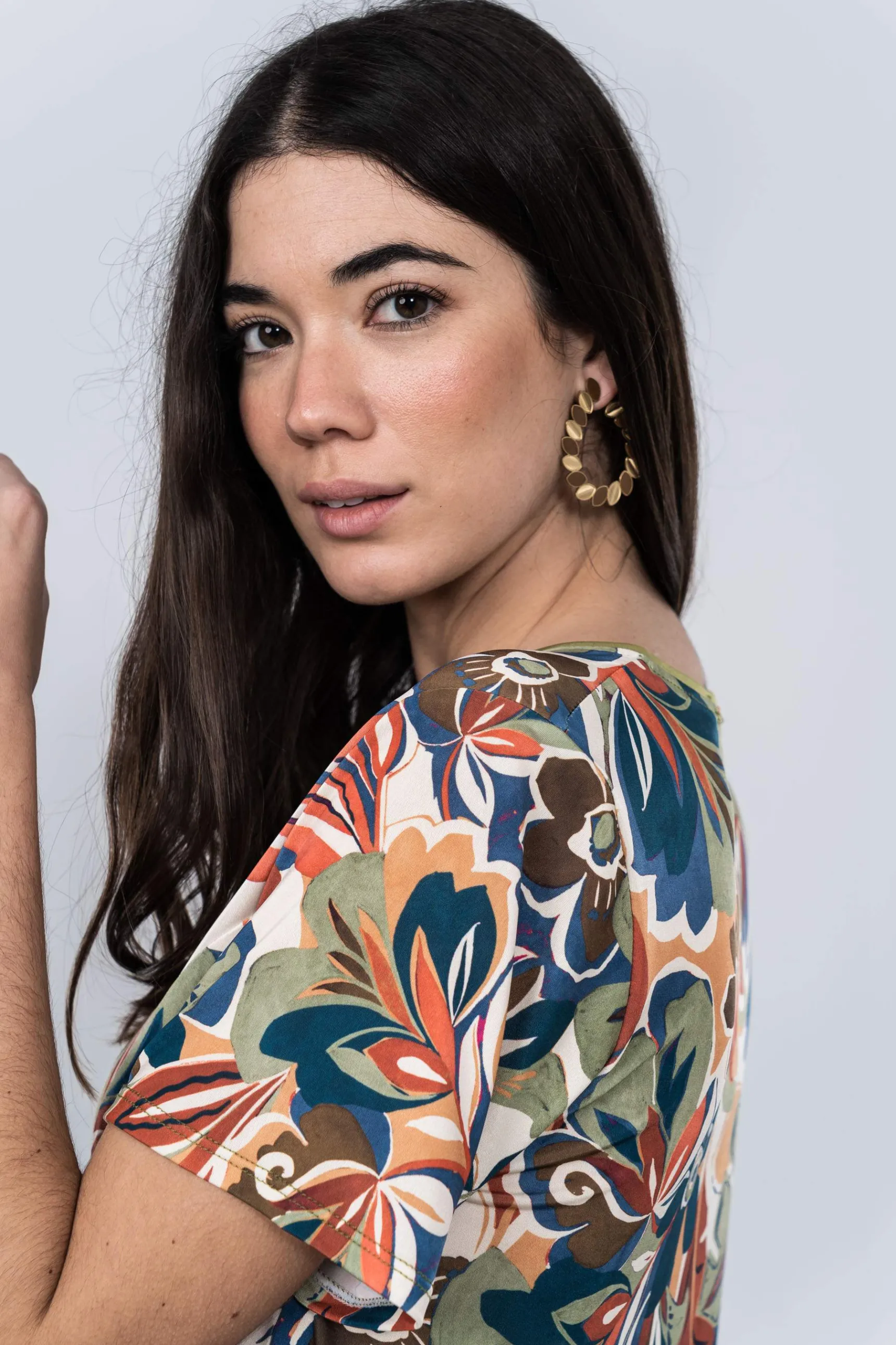 camiseta_floral_aberturas_7.webp Precchio Camisetas<CAMISETA FLORAL ABERTURAS