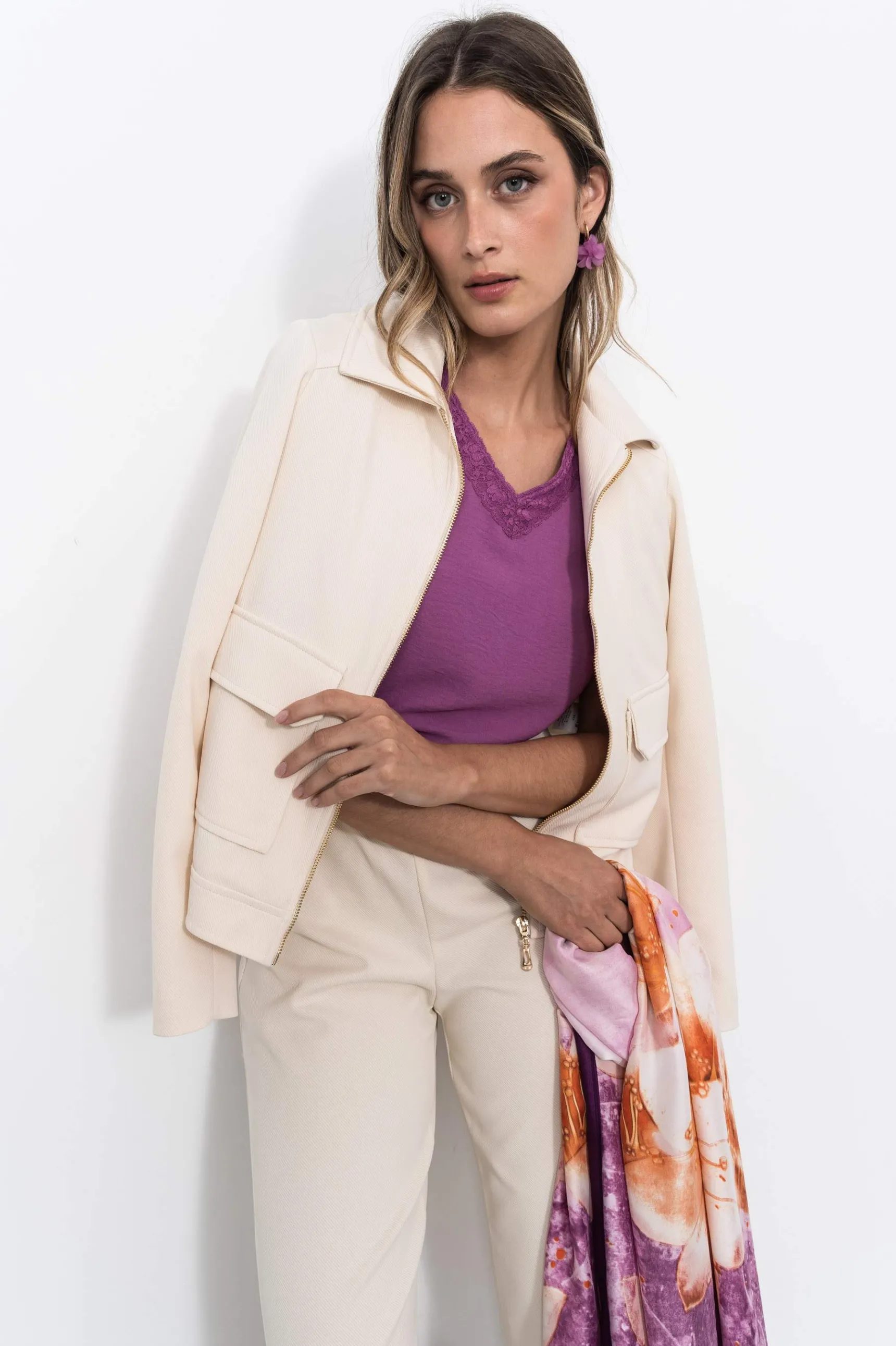 chaqueta_bolsillos_cremal_5.webp Precchio Chaquetas<CHAQUETA BOLSILLOS CREMALLERA CRUDO