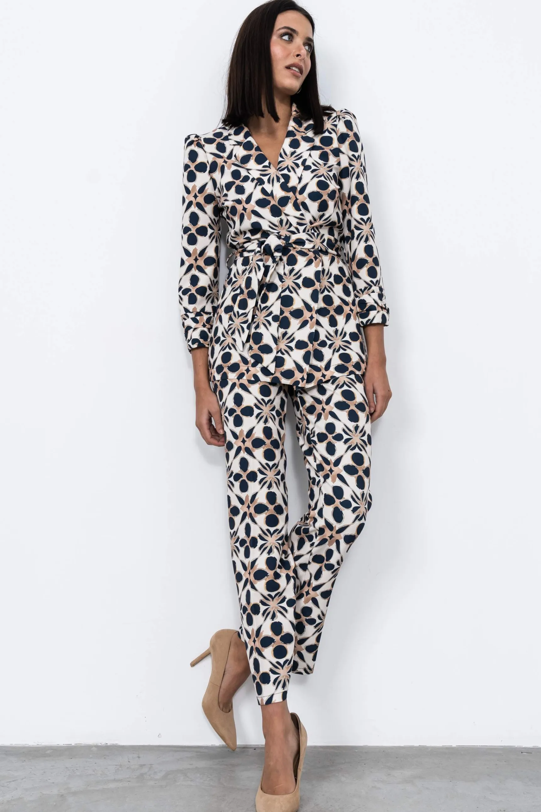 chaqueta_cinturn_topos_fl_4.webp Precchio Chaquetas<CHAQUETA CINTURÓN TOPOS FLOR