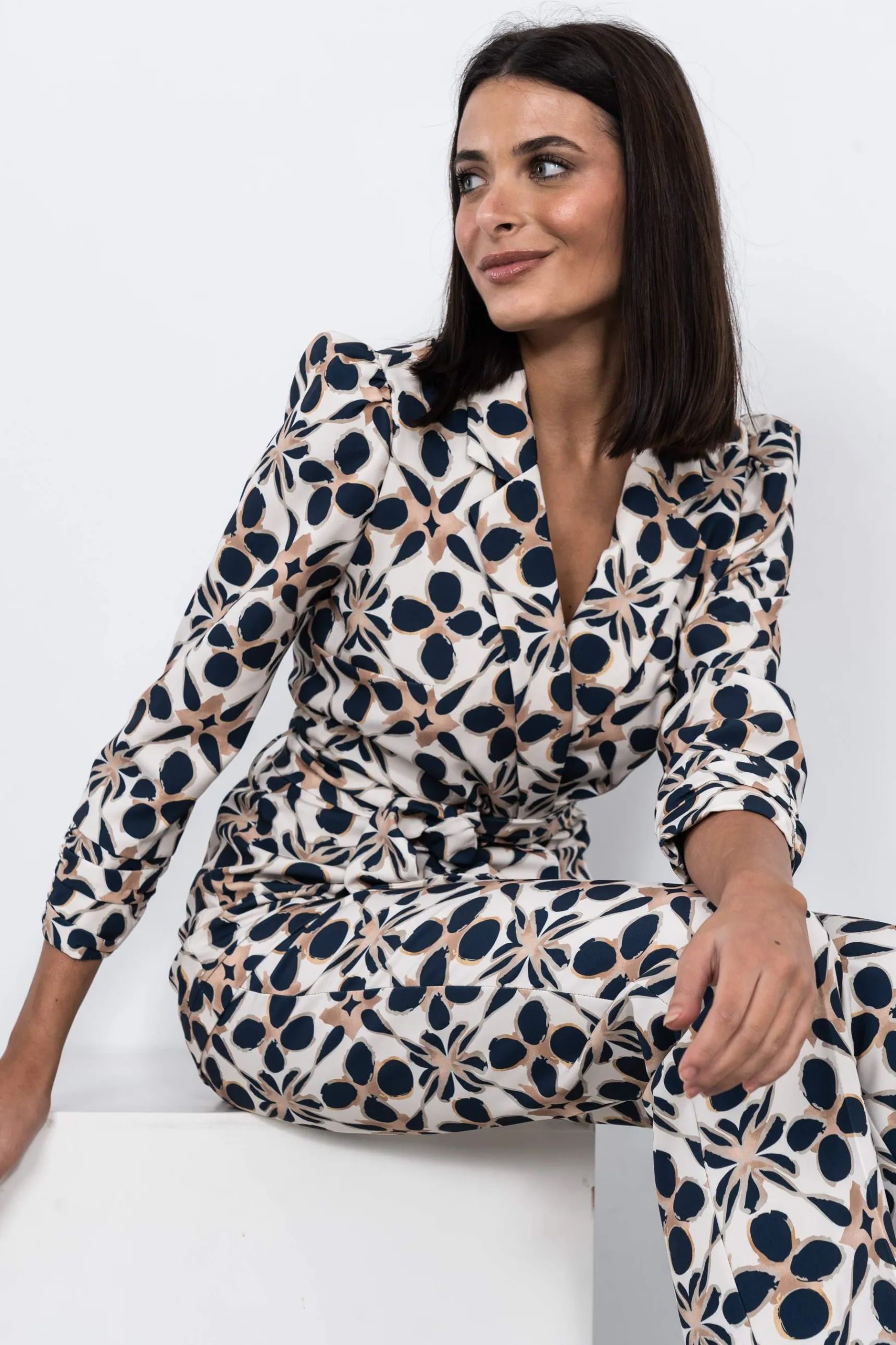 chaqueta_cinturn_topos_fl_5.webp Precchio Chaquetas<CHAQUETA CINTURÓN TOPOS FLOR