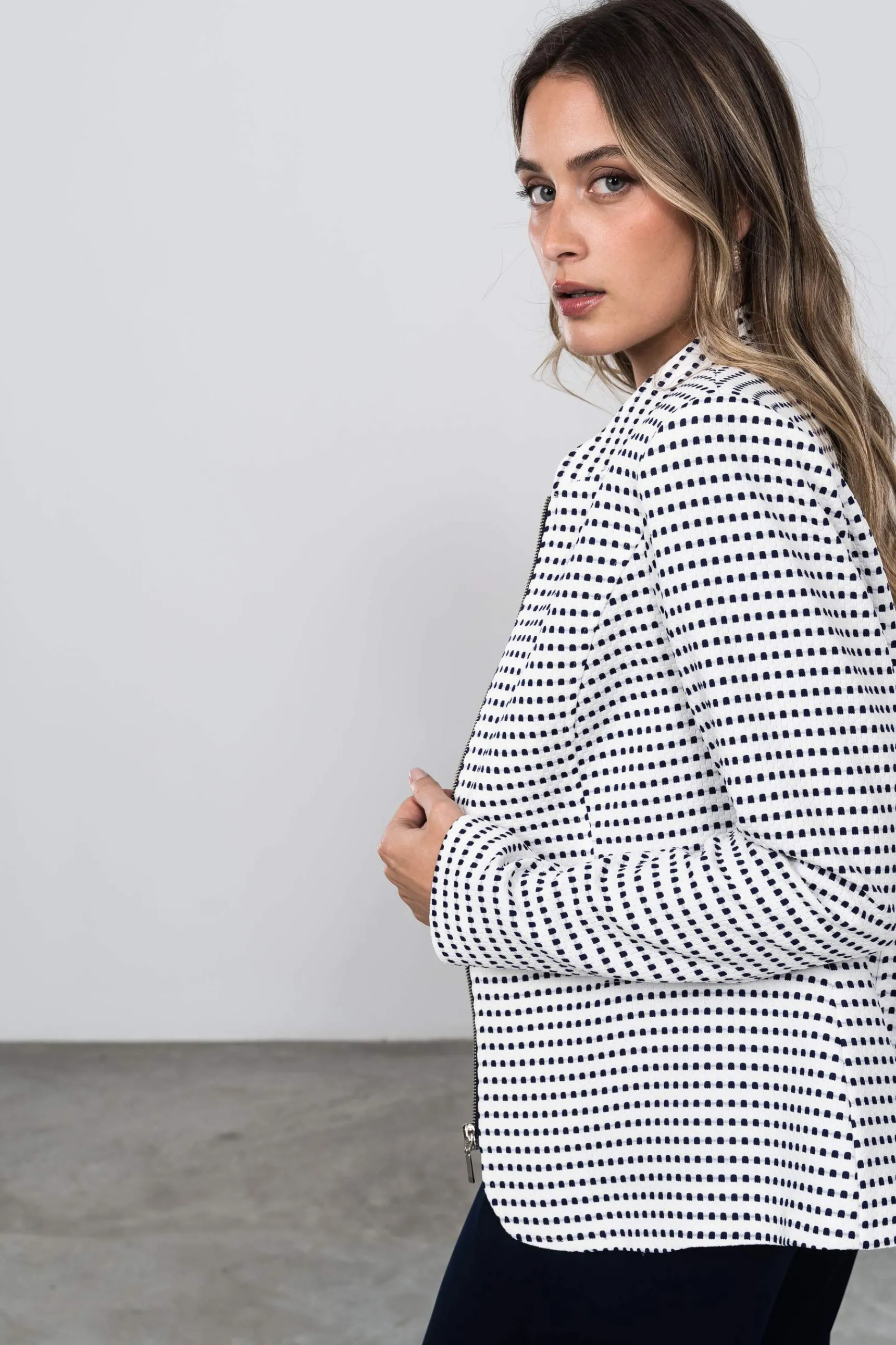 chaqueta_cremallera_jacqu_5-1.webp Precchio Chaquetas<CHAQUETA CREMALLERA JACQUARD BLANCO