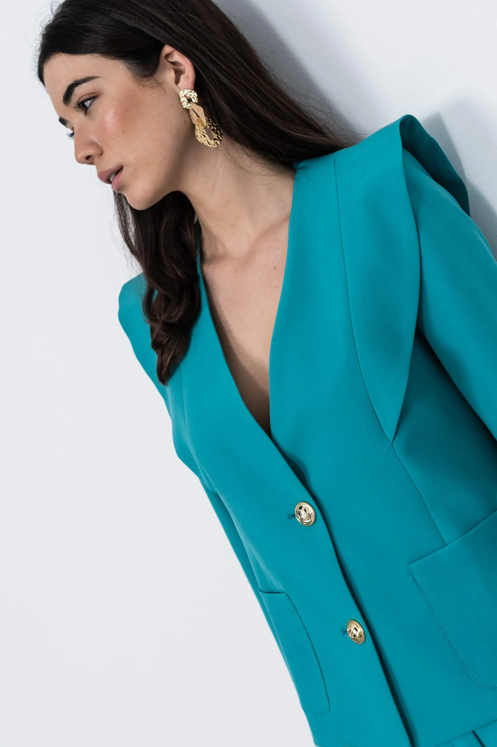 chaqueta_diseo_botn_oro_t_3.webp Precchio Chaquetas<CHAQUETA DISEÑO BOTÓN ORO TURQUESA