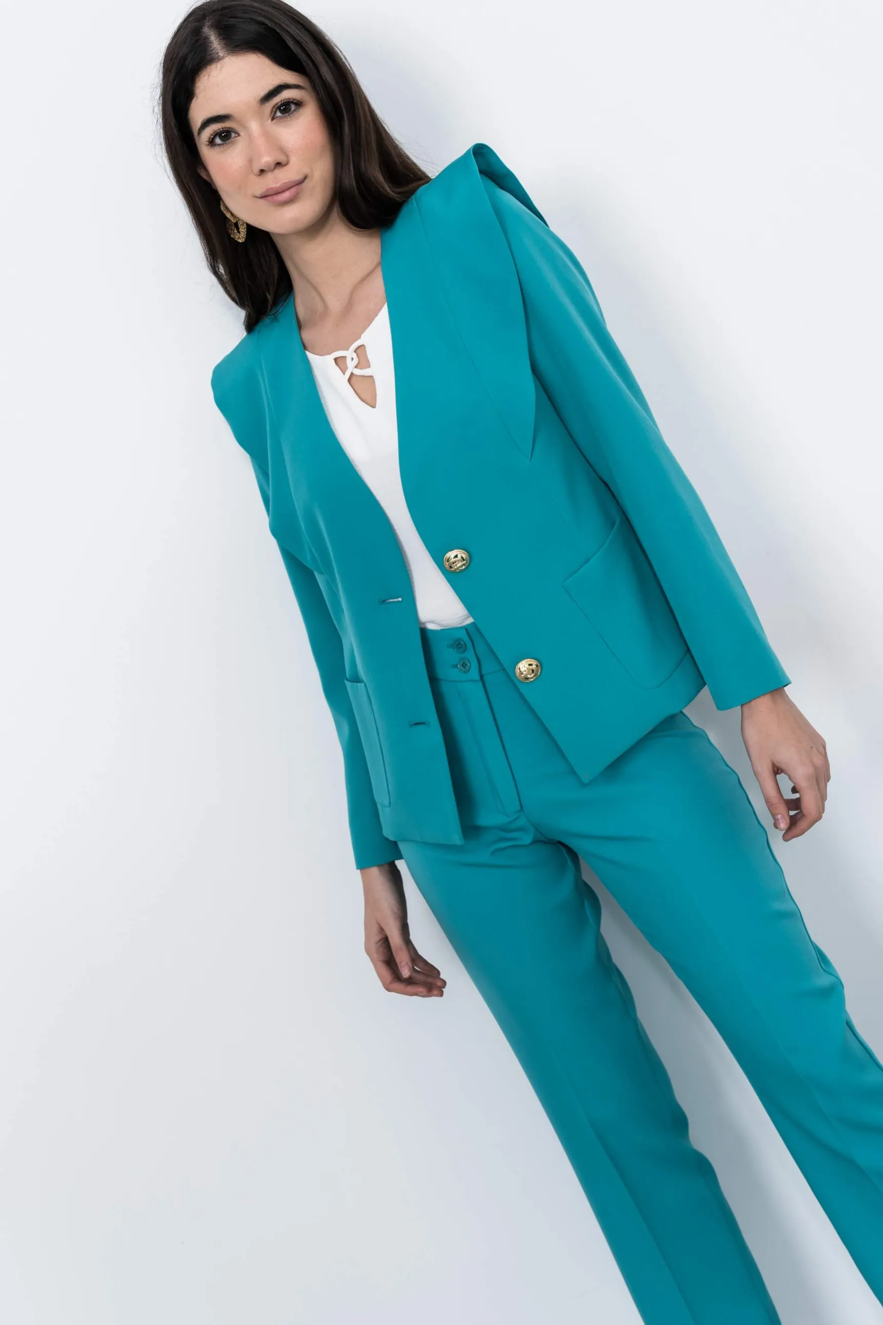 chaqueta_diseo_botn_oro_t_6.webp Precchio Chaquetas<CHAQUETA DISEÑO BOTÓN ORO TURQUESA