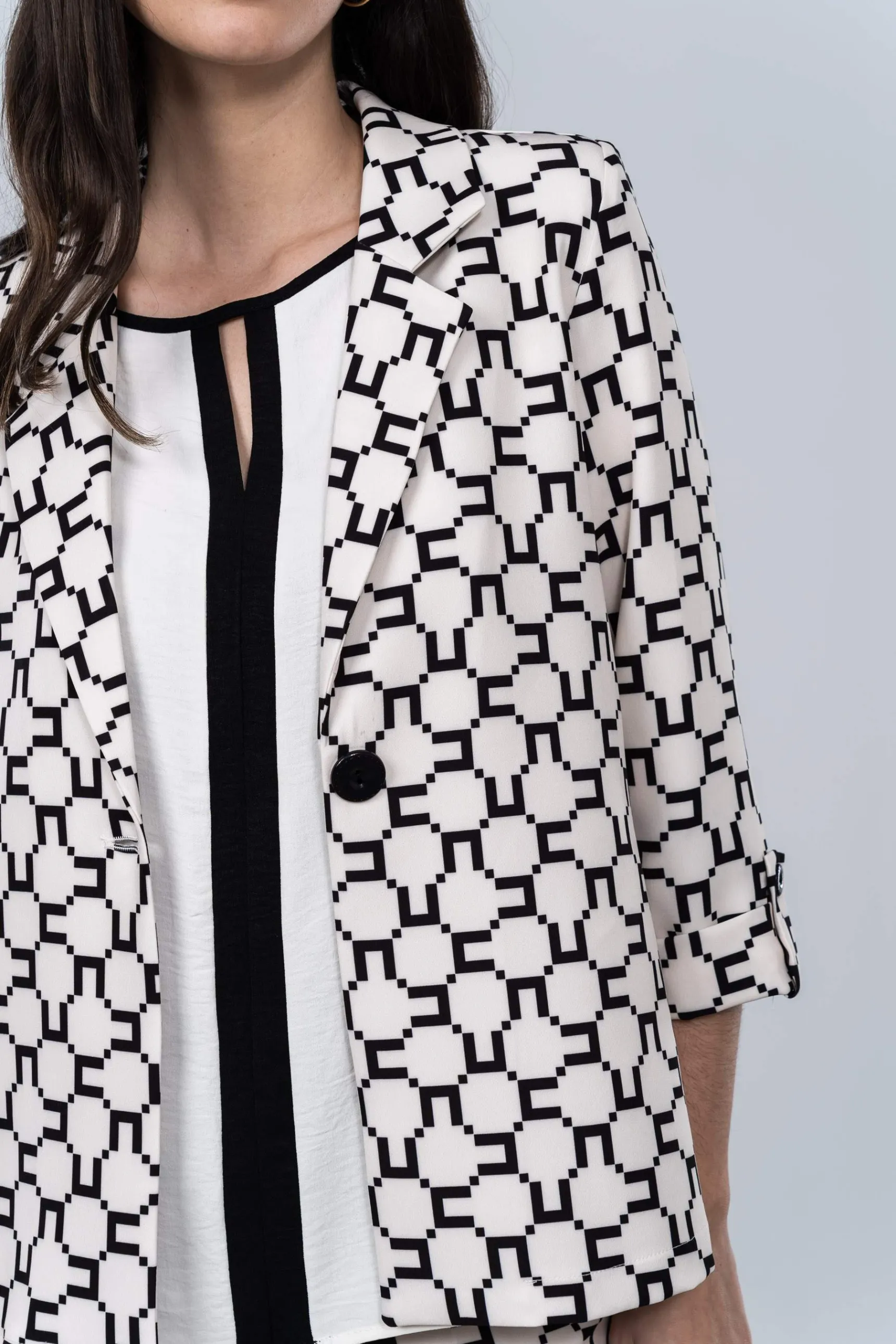 chaqueta_puo_botn_geomtri_2.webp Precchio Chaquetas<CHAQUETA PUÑO BOTÓN GEOMÉTRICO CRUDO