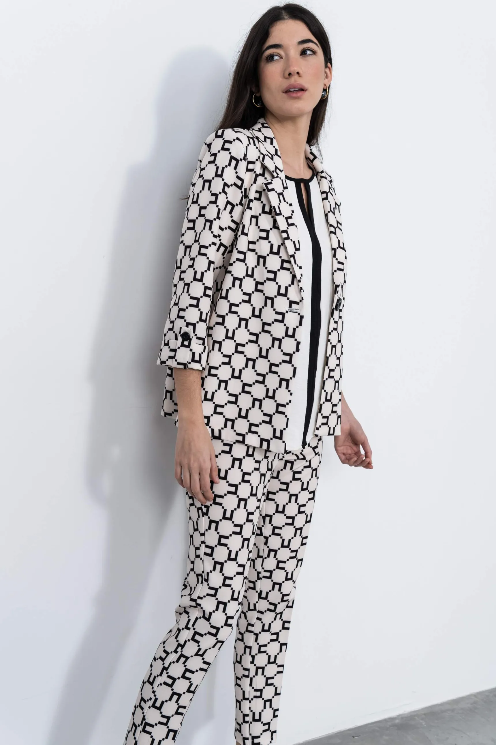 chaqueta_puo_botn_geomtri_5.webp Precchio Chaquetas<CHAQUETA PUÑO BOTÓN GEOMÉTRICO CRUDO