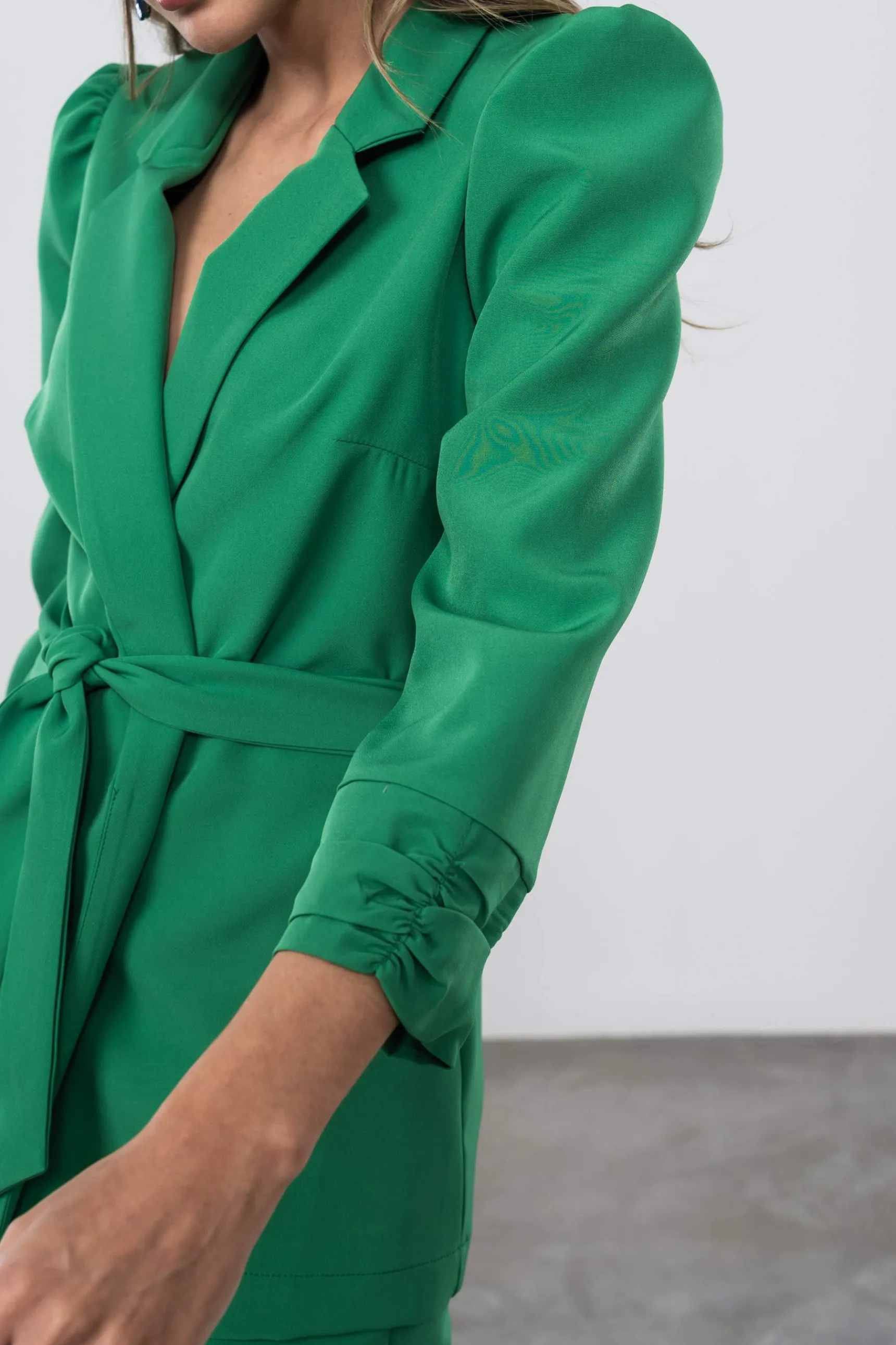 chaqueta_puo_frunces_verd_6.webp Precchio Chaquetas<CHAQUETA PUÑO FRUNCES VERDE