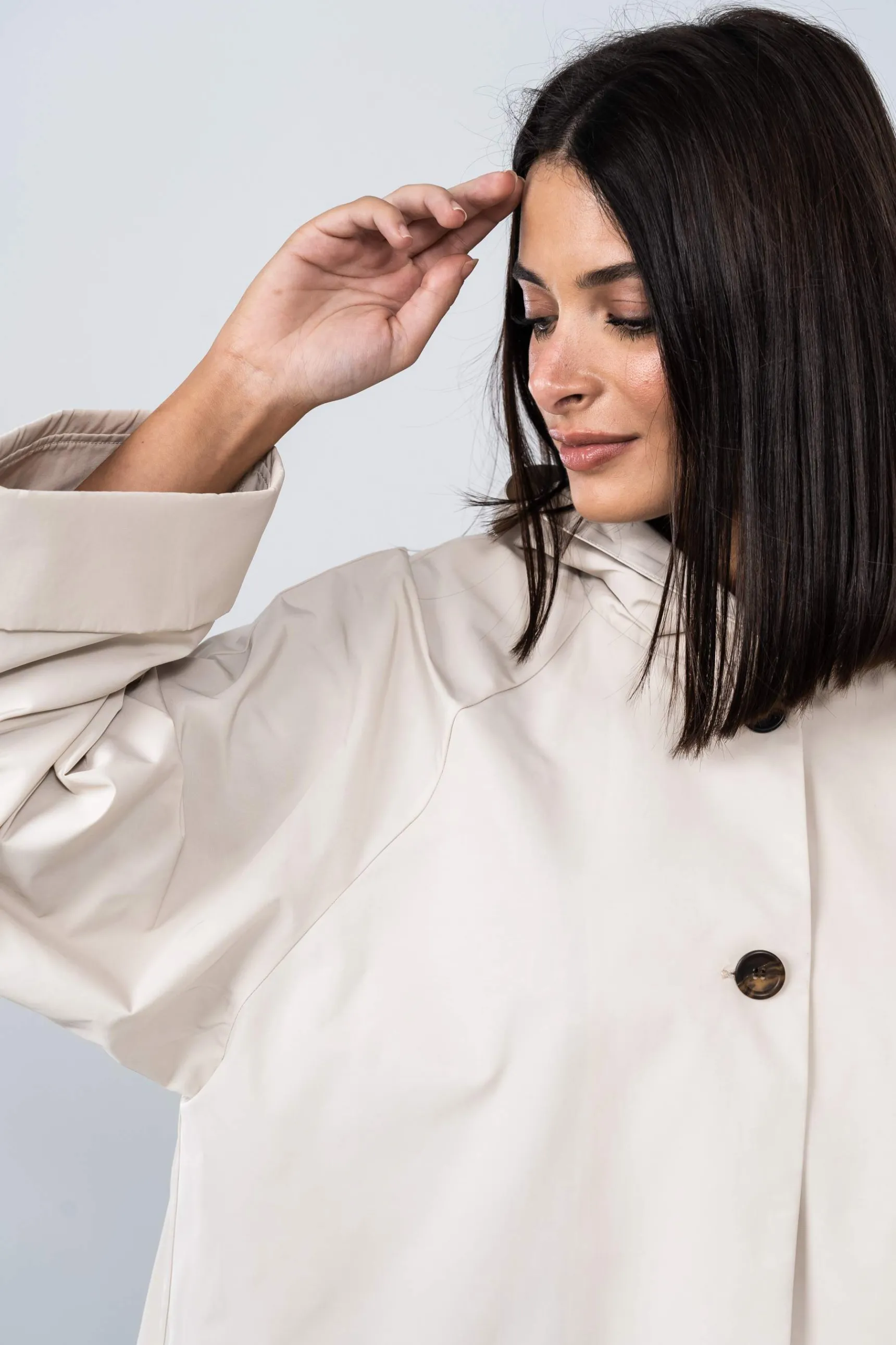 cortaviento_capucha_beige_2.webp Precchio Chaquetas<CORTAVIENTO CAPUCHA BEIGE