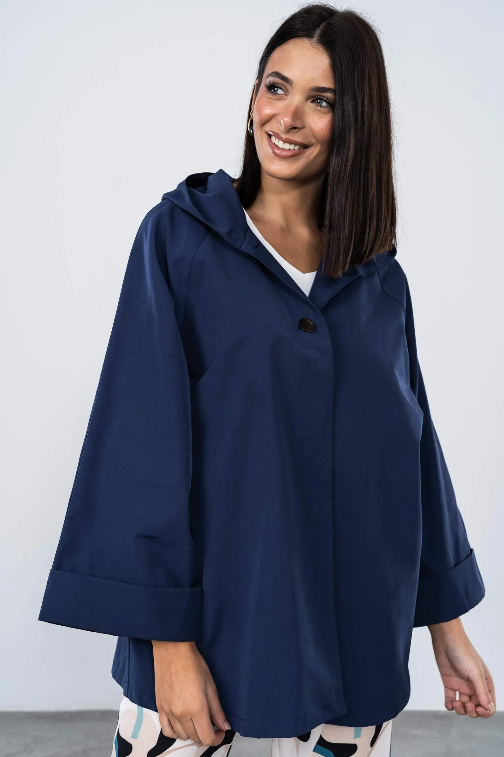 cortaviento_capucha_marin_2.webp Precchio Chaquetas<CORTAVIENTO CAPUCHA MARINO