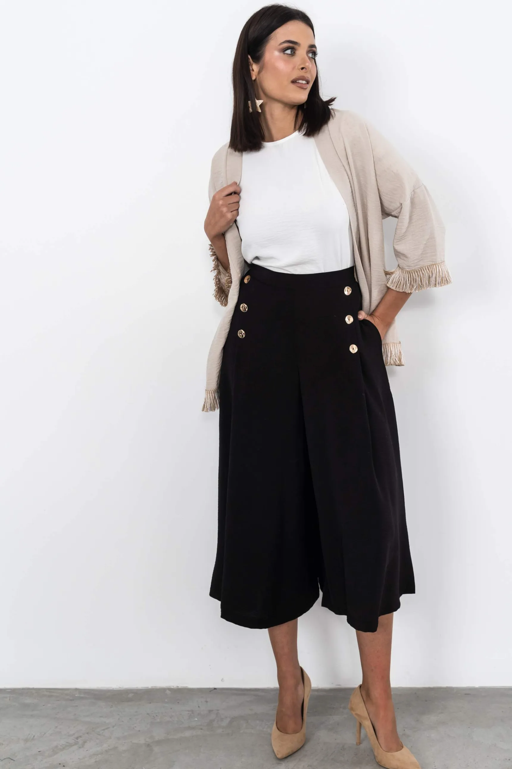 faldapantaln_botones_negr_4.webp Precchio Faldas<FALDA-PANTALÓN BOTONES NEGRO
