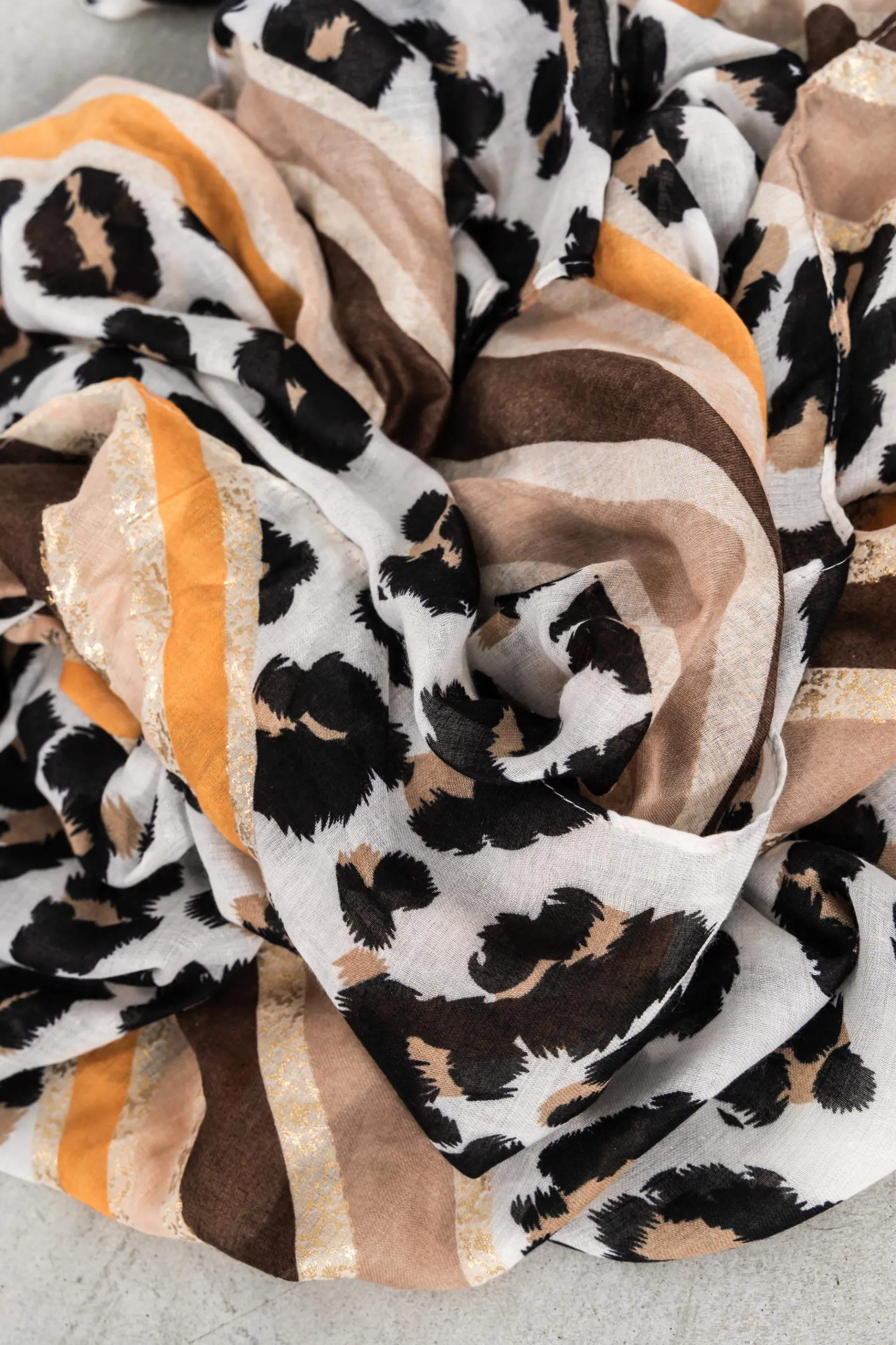 foulard_animal_cenefa_2.webp Precchio Foulards Y Estolas<FOULARD ANIMAL CENEFA