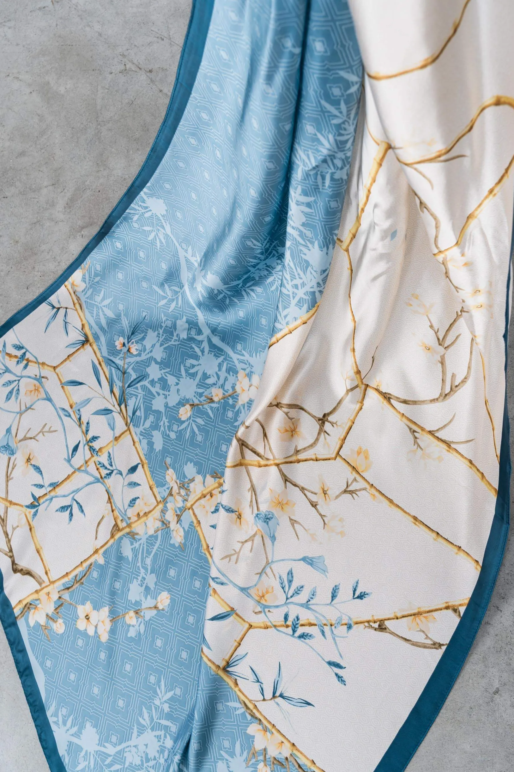 foulard_efecto_seda_bamb_2.webp Precchio Foulards Y Estolas<FOULARD EFECTO SEDA BAMBÚ