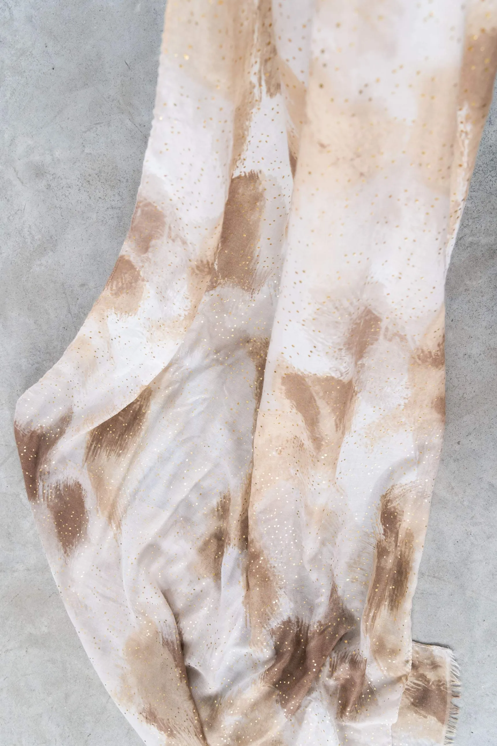 foulard_motas_oro_3.webp Precchio Foulards Y Estolas<FOULARD MOTAS ORO