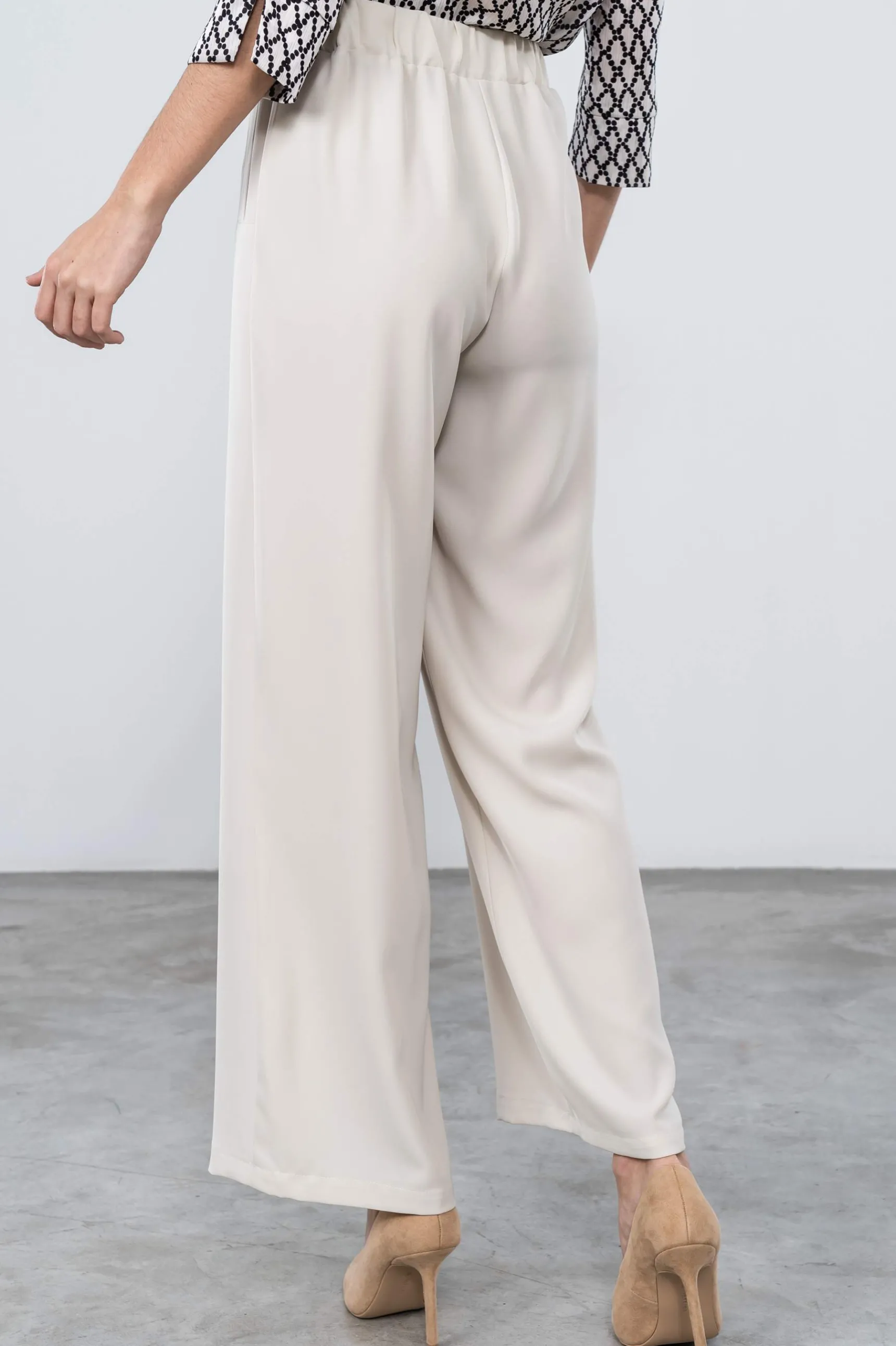 pantaln_ancho_fluido_natu_4.webp Precchio Pantalones<PANTALÓN ANCHO FLUIDO NATURAL