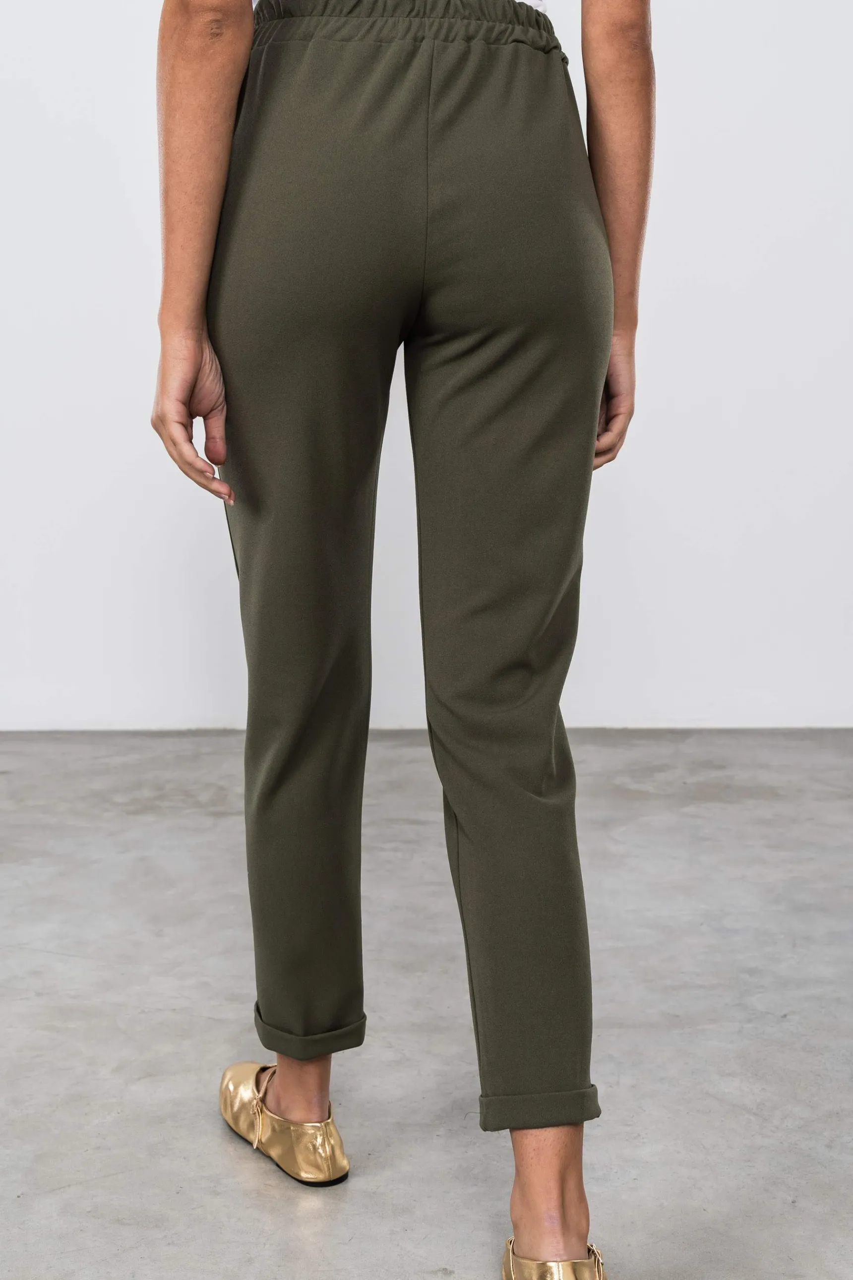 pantaln_goma_bolsillos_ka_2.webp Precchio Pantalones<PANTALÓN GOMA BOLSILLOS KAKI