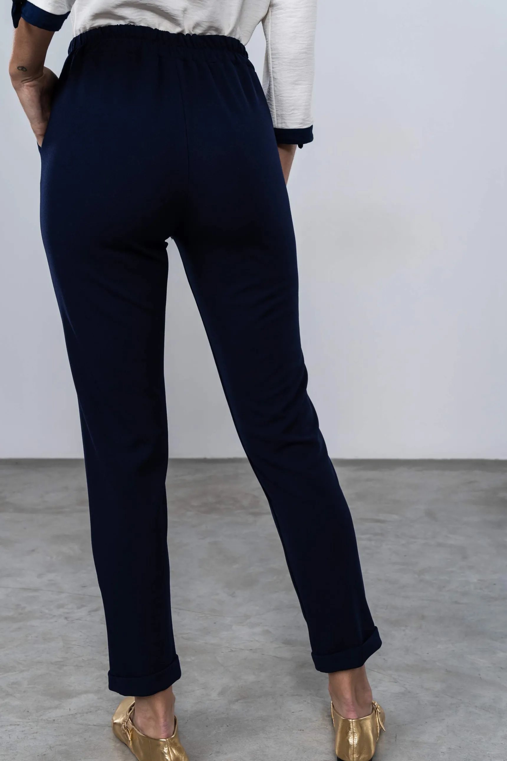 pantaln_goma_bolsillos_ma_2.webp Precchio Pantalones<PANTALÓN GOMA BOLSILLOS MARINO