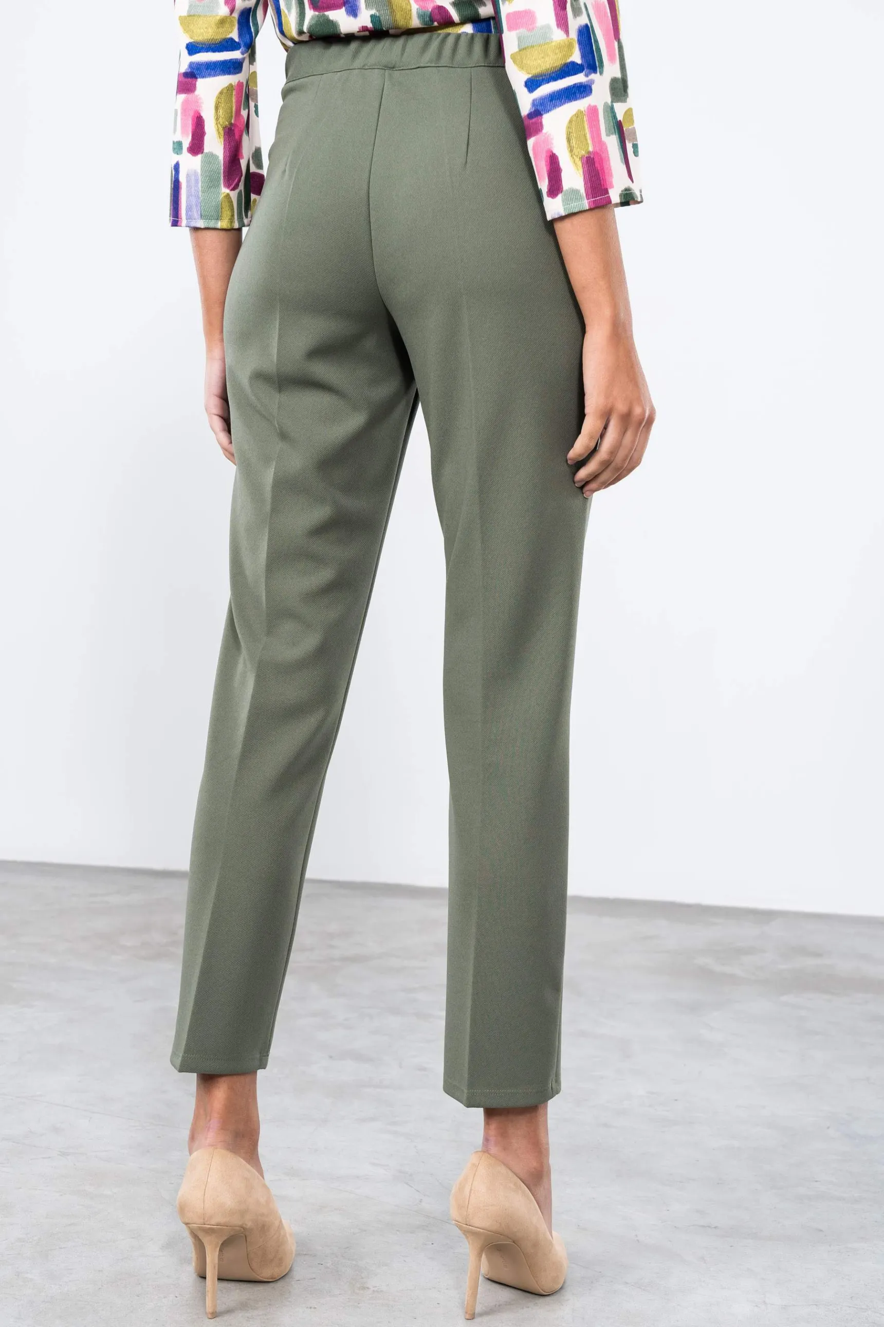pantaln_goma_cintura_kaki_5.webp Precchio Pantalones<PANTALÓN GOMA CINTURA KAKI