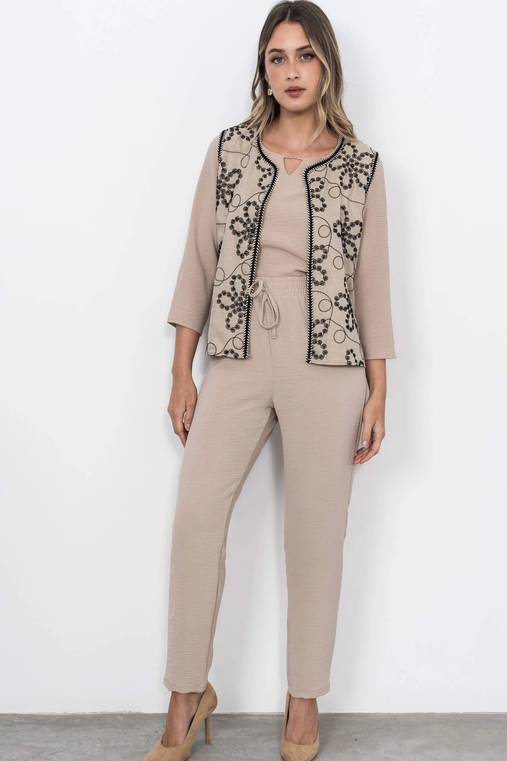 pantaln_holgado_cordn_bei_3.webp Precchio Pantalones<PANTALÓN HOLGADO CORDÓN BEIGE
