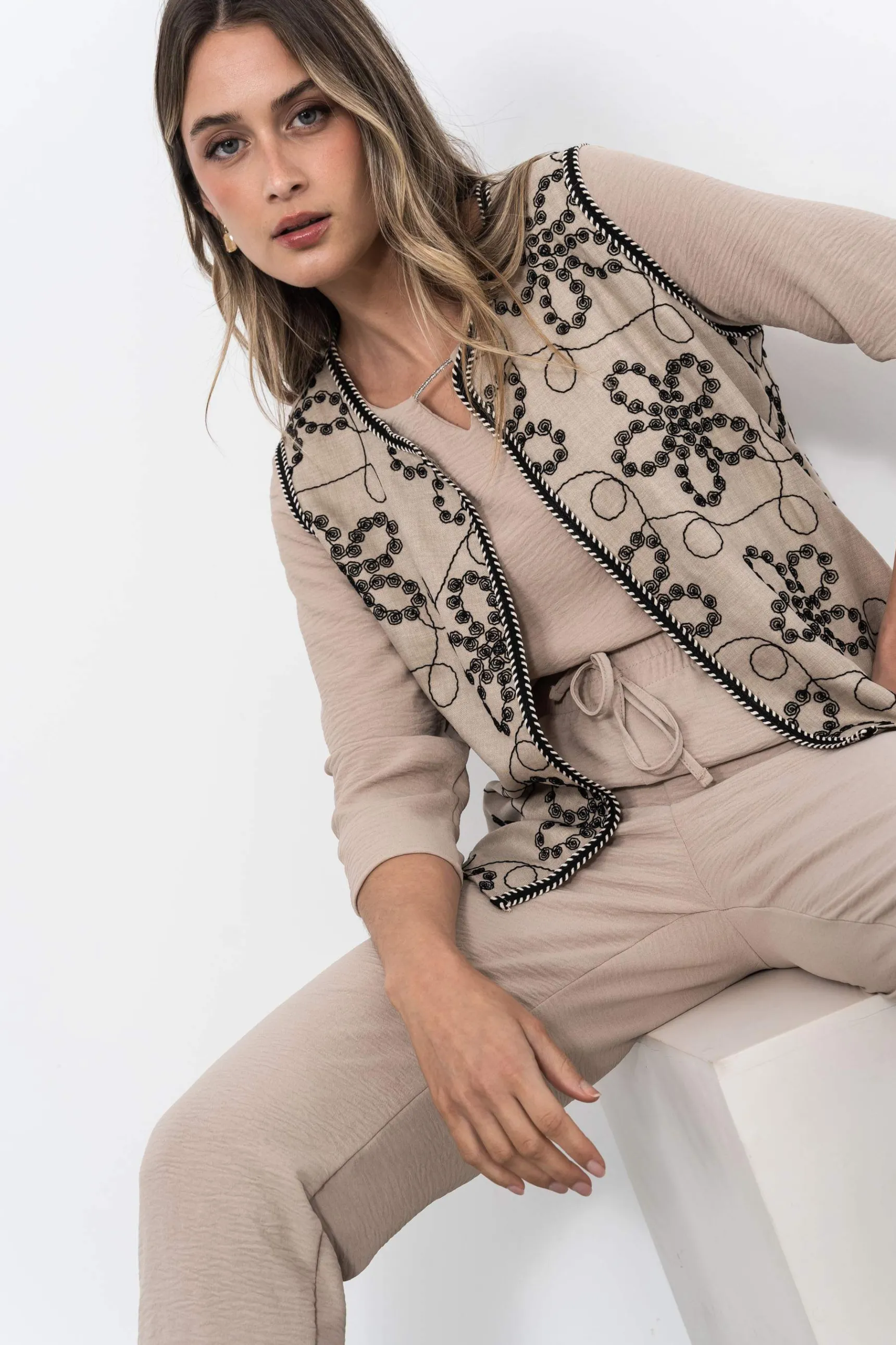 pantaln_holgado_cordn_bei_4.webp Precchio Pantalones<PANTALÓN HOLGADO CORDÓN BEIGE