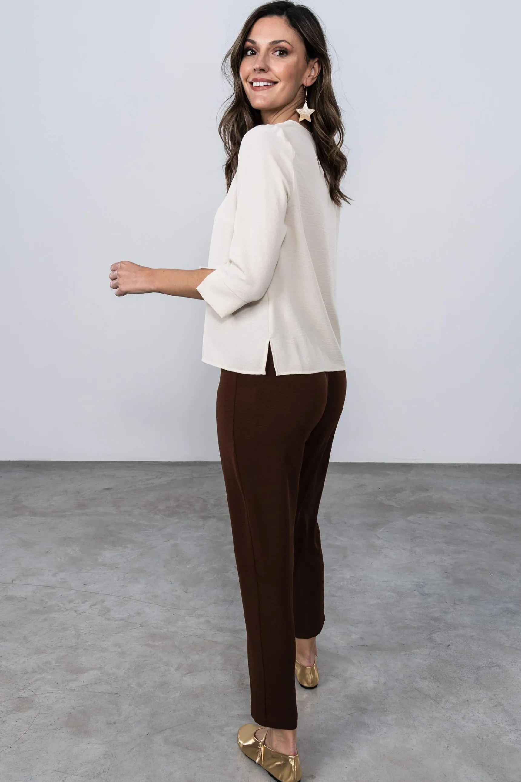 pantaln_holgado_cordn_mar_3.webp Precchio Pantalones<PANTALÓN HOLGADO CORDÓN MARRÓN