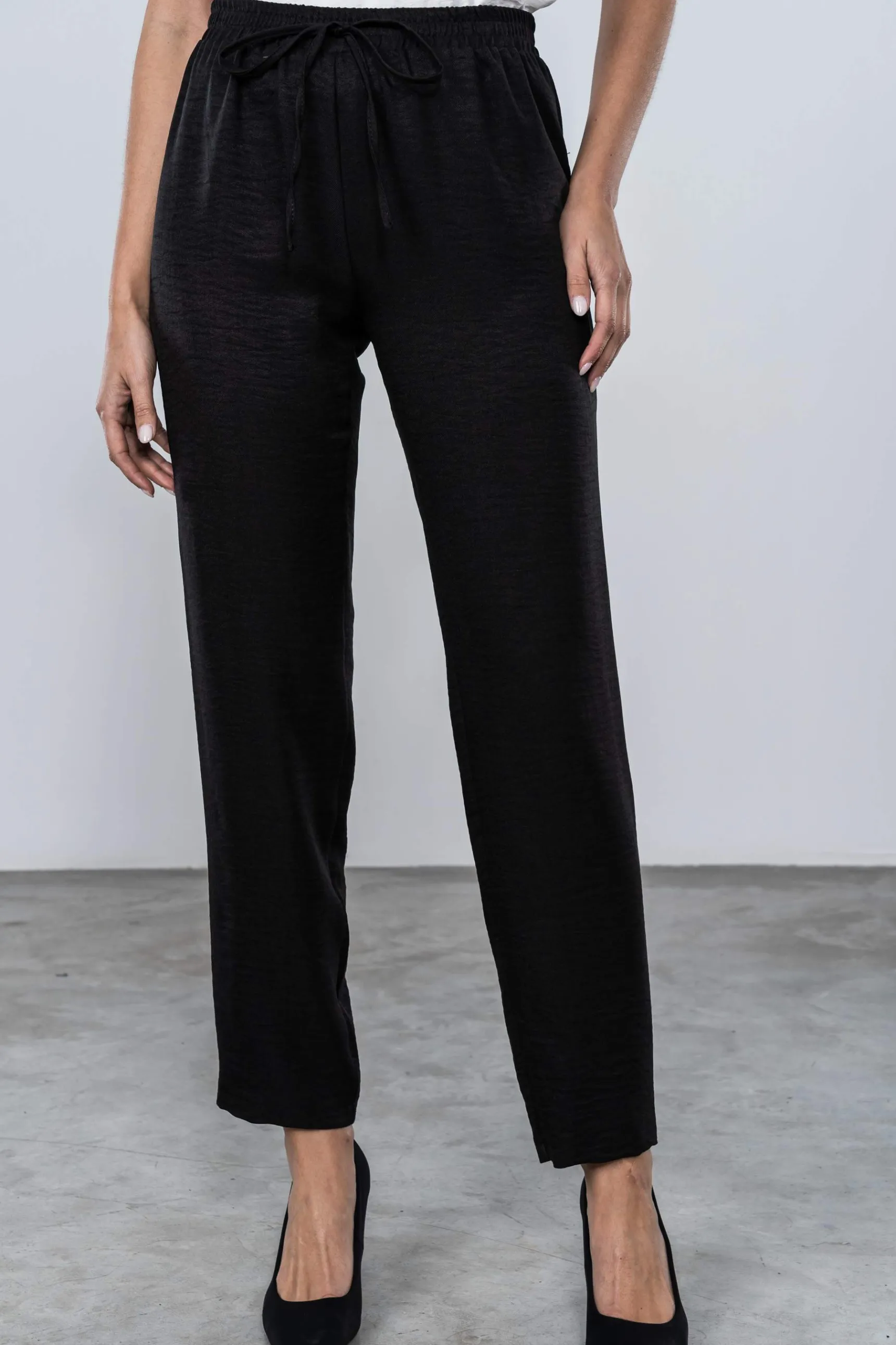 pantaln_holgado_goma_negr_4.webp Precchio Pantalones<PANTALÓN HOLGADO GOMA NEGRO