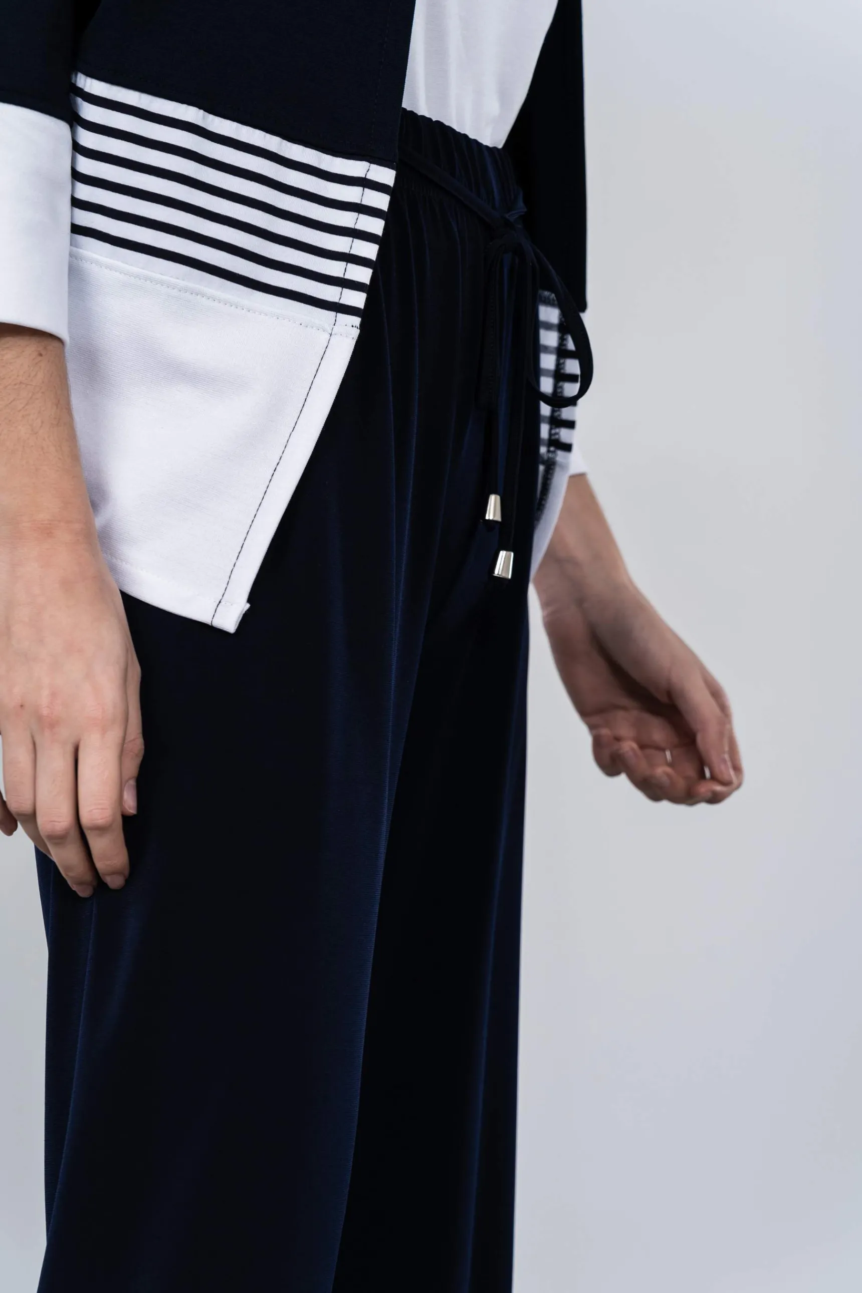 pantaln_holgado_marino_2.webp Precchio Pantalones<PANTALÓN HOLGADO MARINO