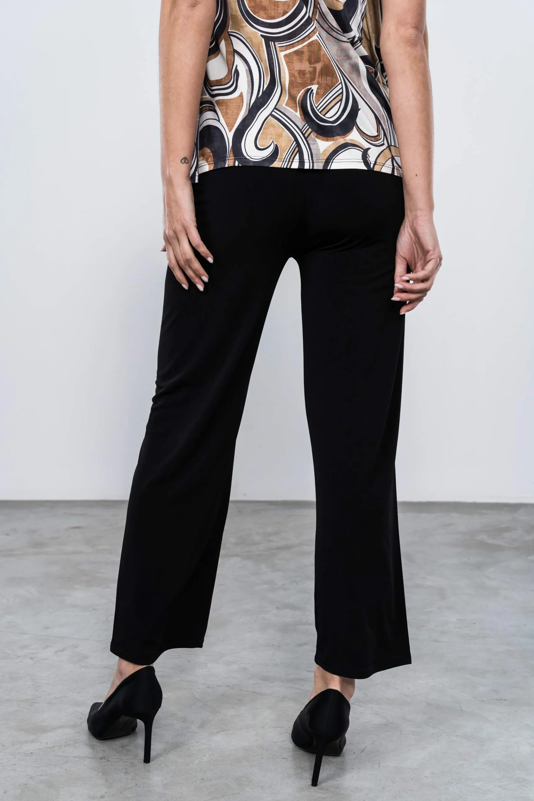 pantaln_holgado_negro_2.webp Precchio Pantalones<PANTALÓN HOLGADO NEGRO