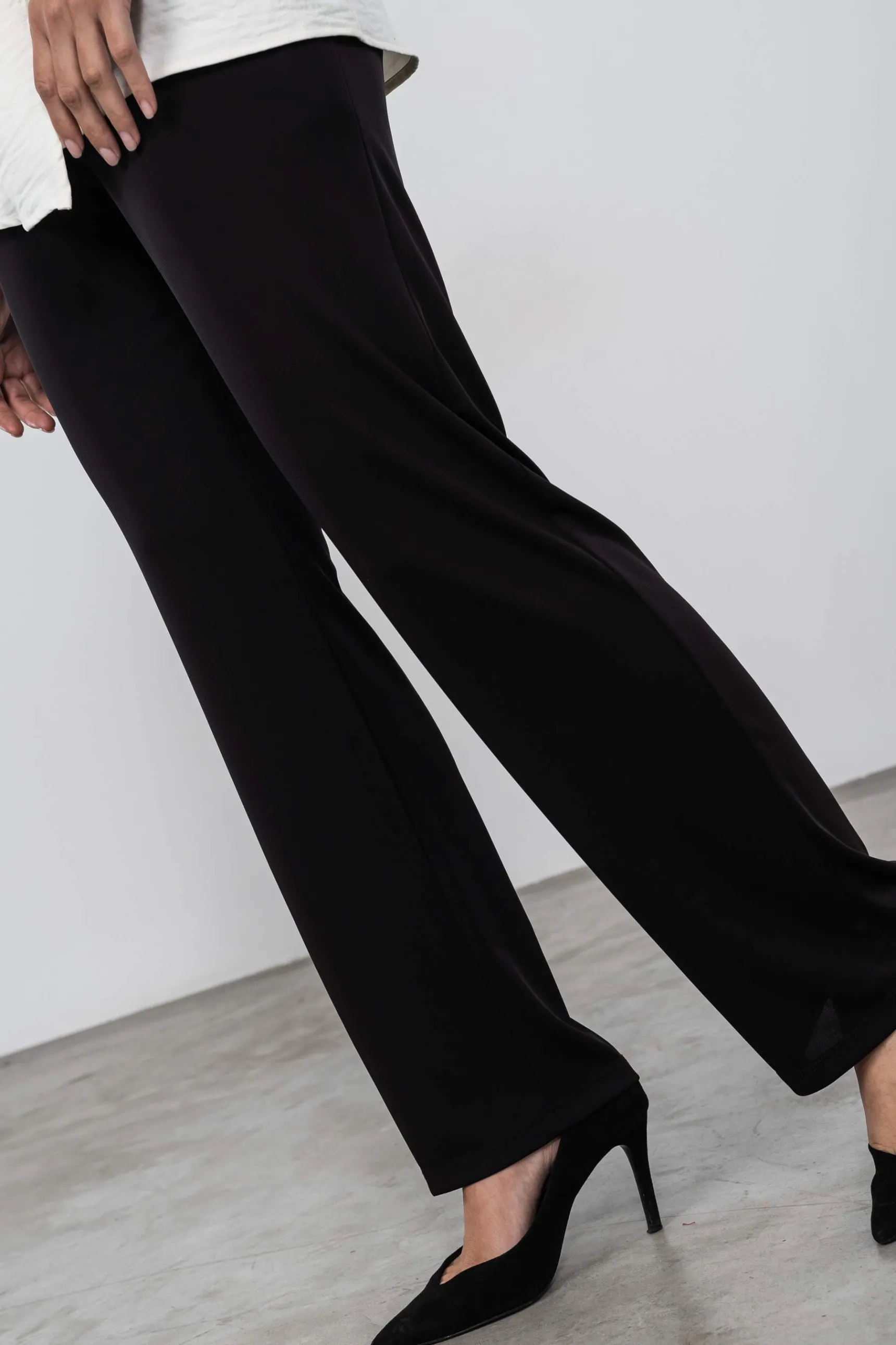pantaln_punto_fluido_negr_2.webp Precchio Pantalones<PANTALÓN PUNTO FLUIDO NEGRO