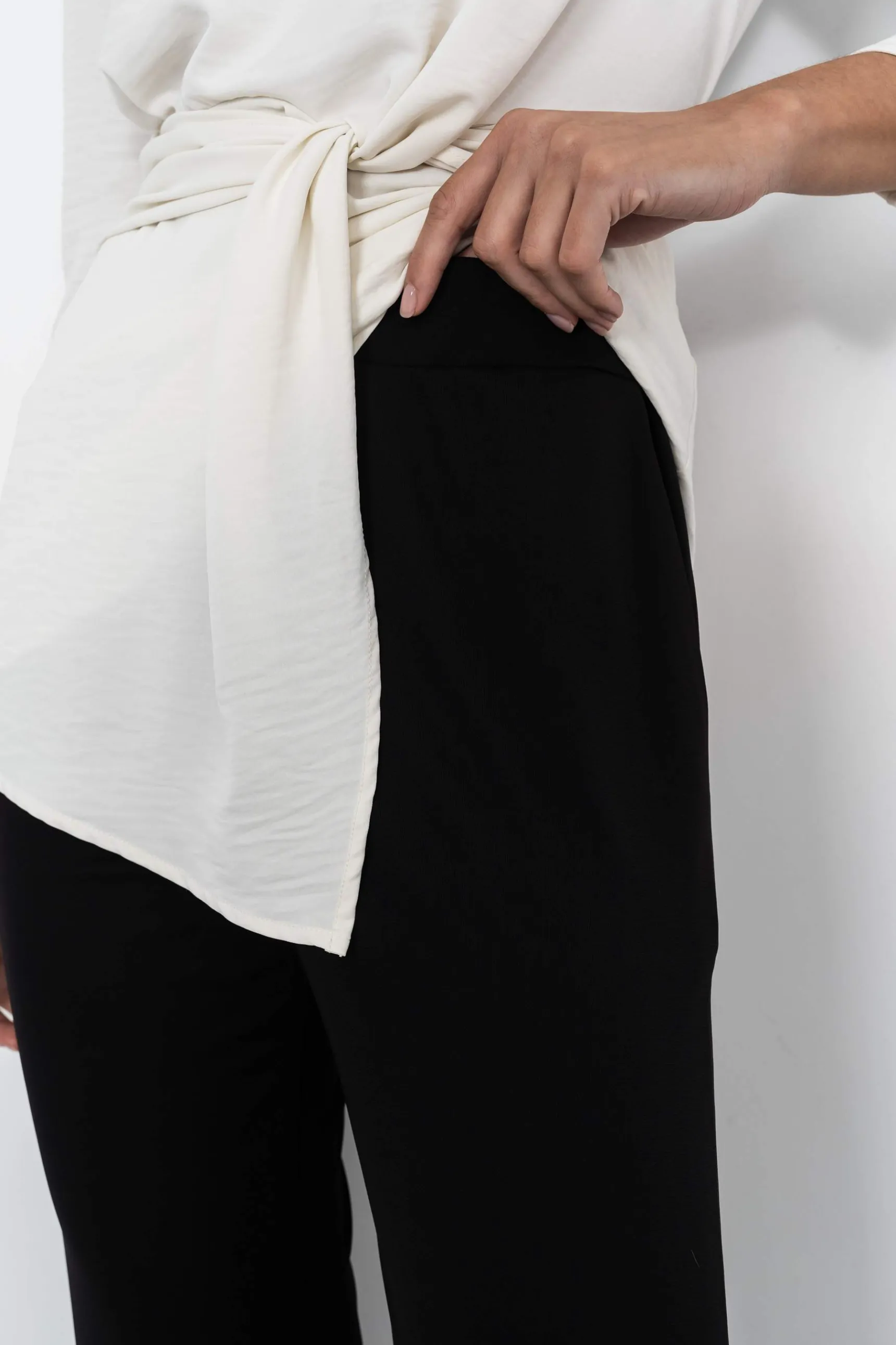 pantaln_punto_fluido_negr_4.webp Precchio Pantalones<PANTALÓN PUNTO FLUIDO NEGRO