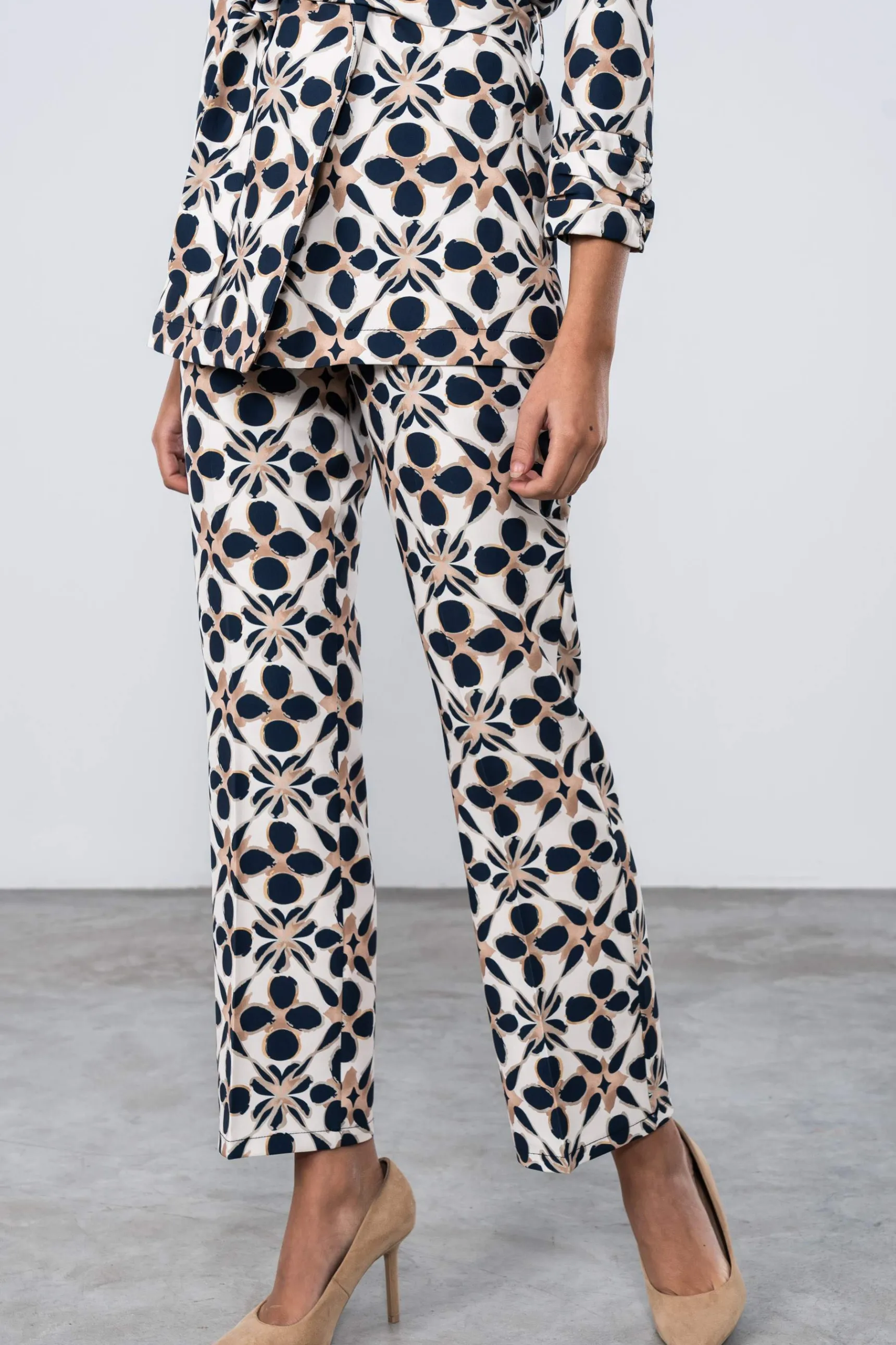 pantaln_recto_topos_flor_2.webp Precchio Pantalones<PANTALÓN RECTO TOPOS FLOR