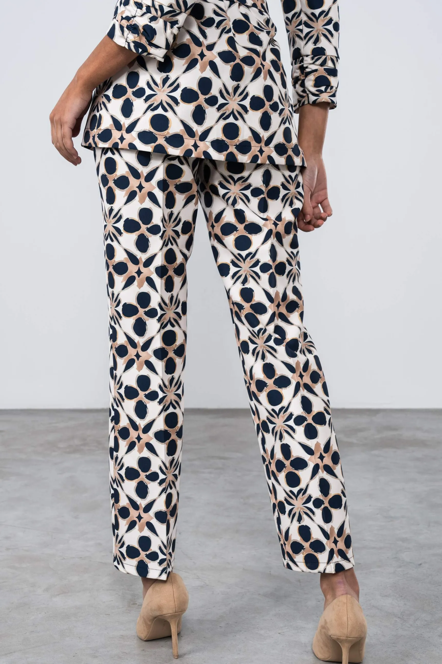 pantaln_recto_topos_flor_3.webp Precchio Pantalones<PANTALÓN RECTO TOPOS FLOR
