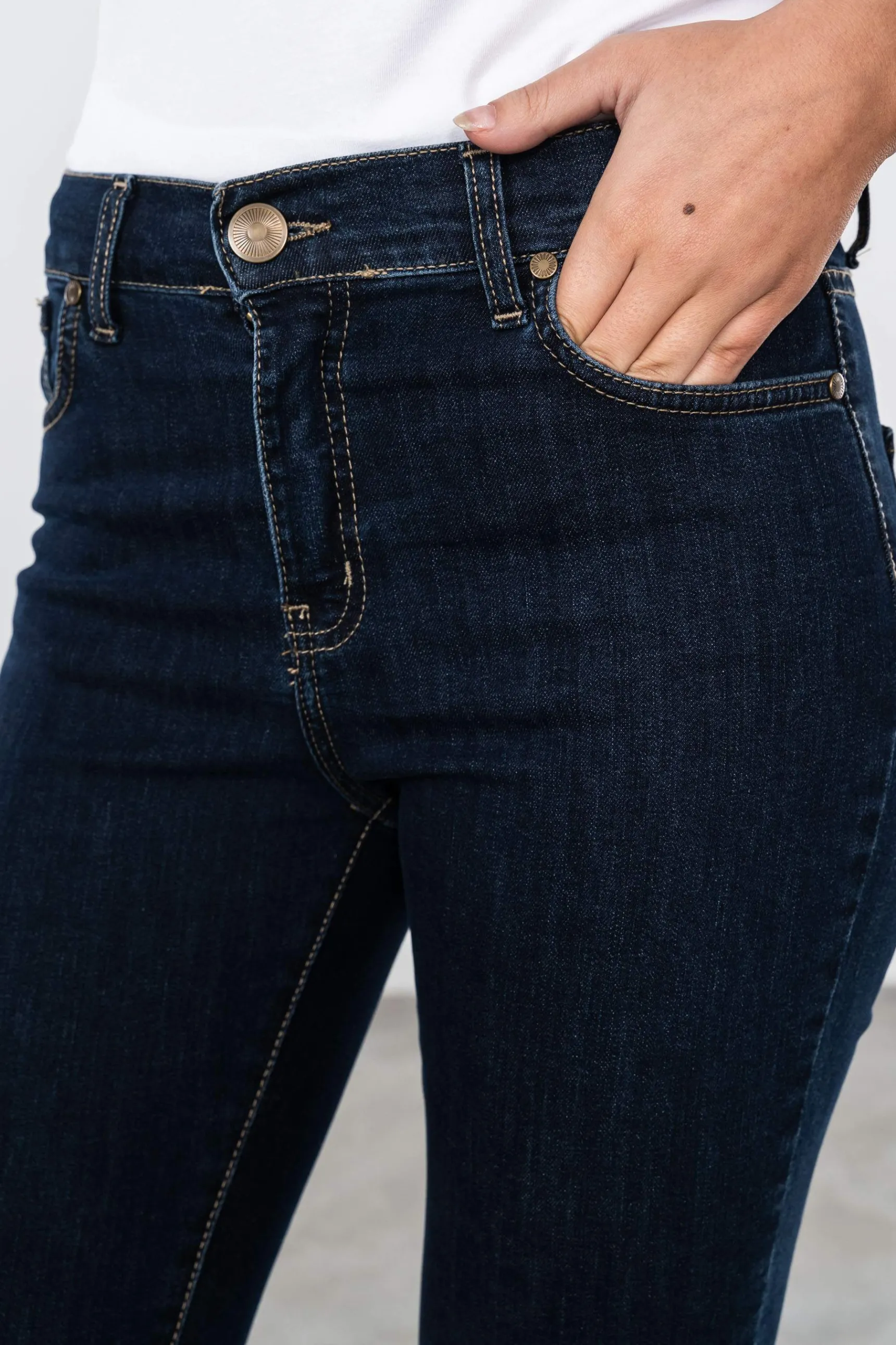 pantaln_vaquero_flare_mar_4.webp Precchio Pantalones<PANTALÓN VAQUERO FLARE MARINO